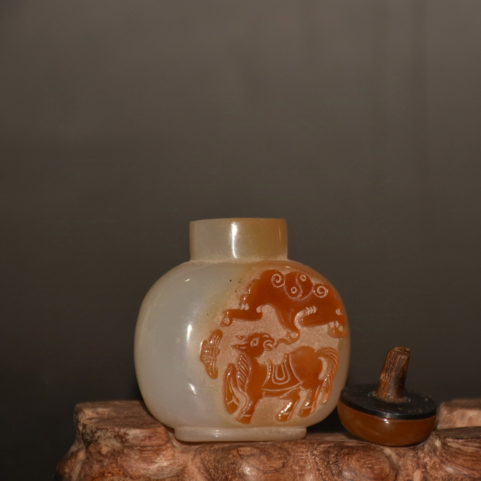 An Exquisite Agate Horse Pattern Snuff Bottle - 6
