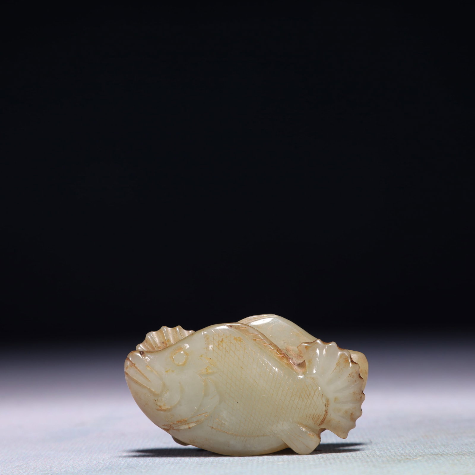 An Exquisite White Jade Fish Ornament: An Exquisite White Jade Fish Ornament,Qing Dynasty,China,Size:1.2inx0.6inx2.2in,Weight:50.9g 白玉鱼摆件,中国清代