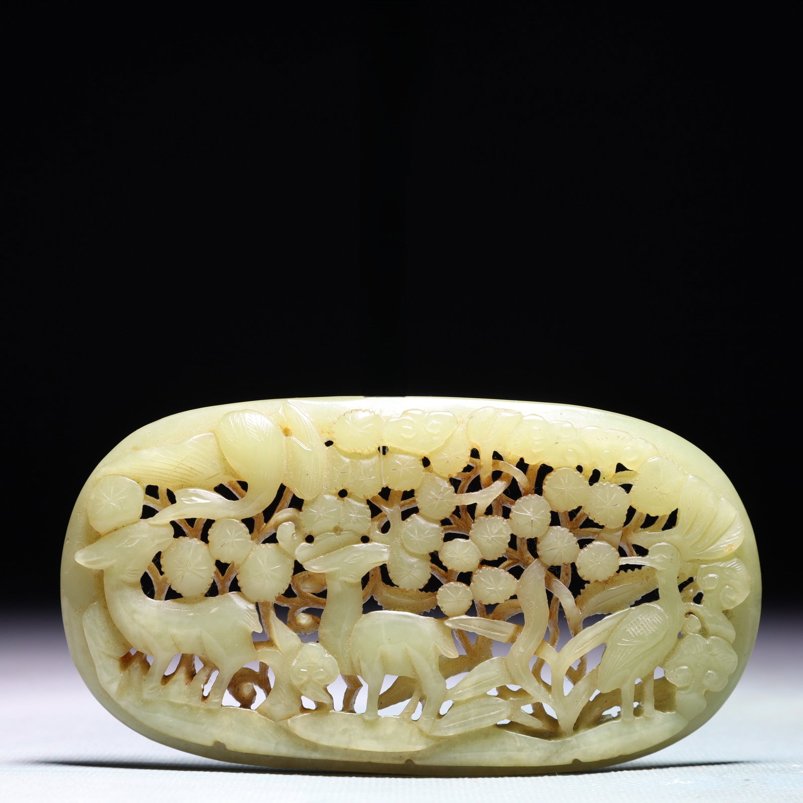 An Exquisite White Jade Deer Pattern Pendant: An Exquisite White Jade Deer Pattern Pendant,Qing Dynasty,China,Size:4.7inx2.6in,Weight:111.1g 白玉鹿纹佩,中国清代