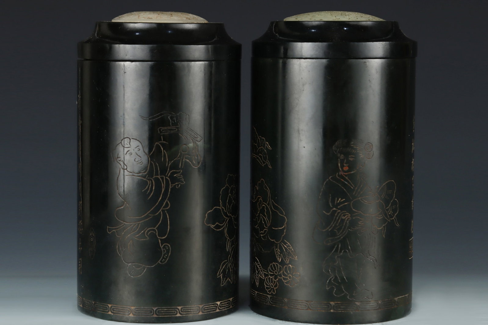 A Pair of Exquisite Jasper Figure Pattern Jars,with poem: A Pair of Exquisite Jasper Figure Pattern Jars,with poem,Qing Dynasty,China,Qianlong Four-character Mark,Size:5.9inx3.1in,Weight:637g 一对碧玉人物纹罐,&