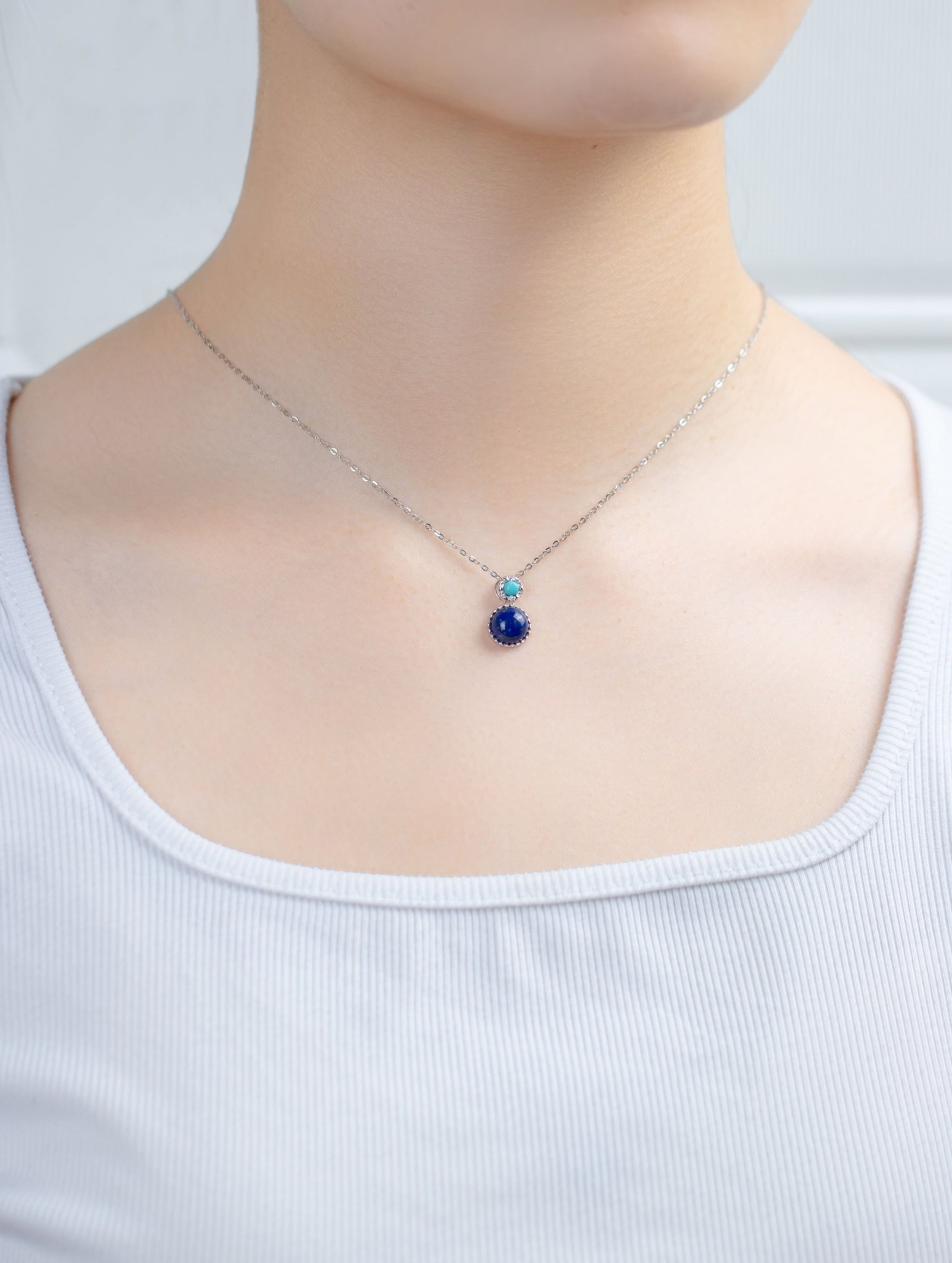 An Exquisite Sterling Silver Inlaid Lapis Lazuli Pendant, Inlaid Turquoise and Diamond: An Exquisite Sterling Silver Inlaid Lapis Lazuli Pendant, Inlaid Turquoise and Diamond 纯银镶青金石吊坠,嵌绿松石和钻