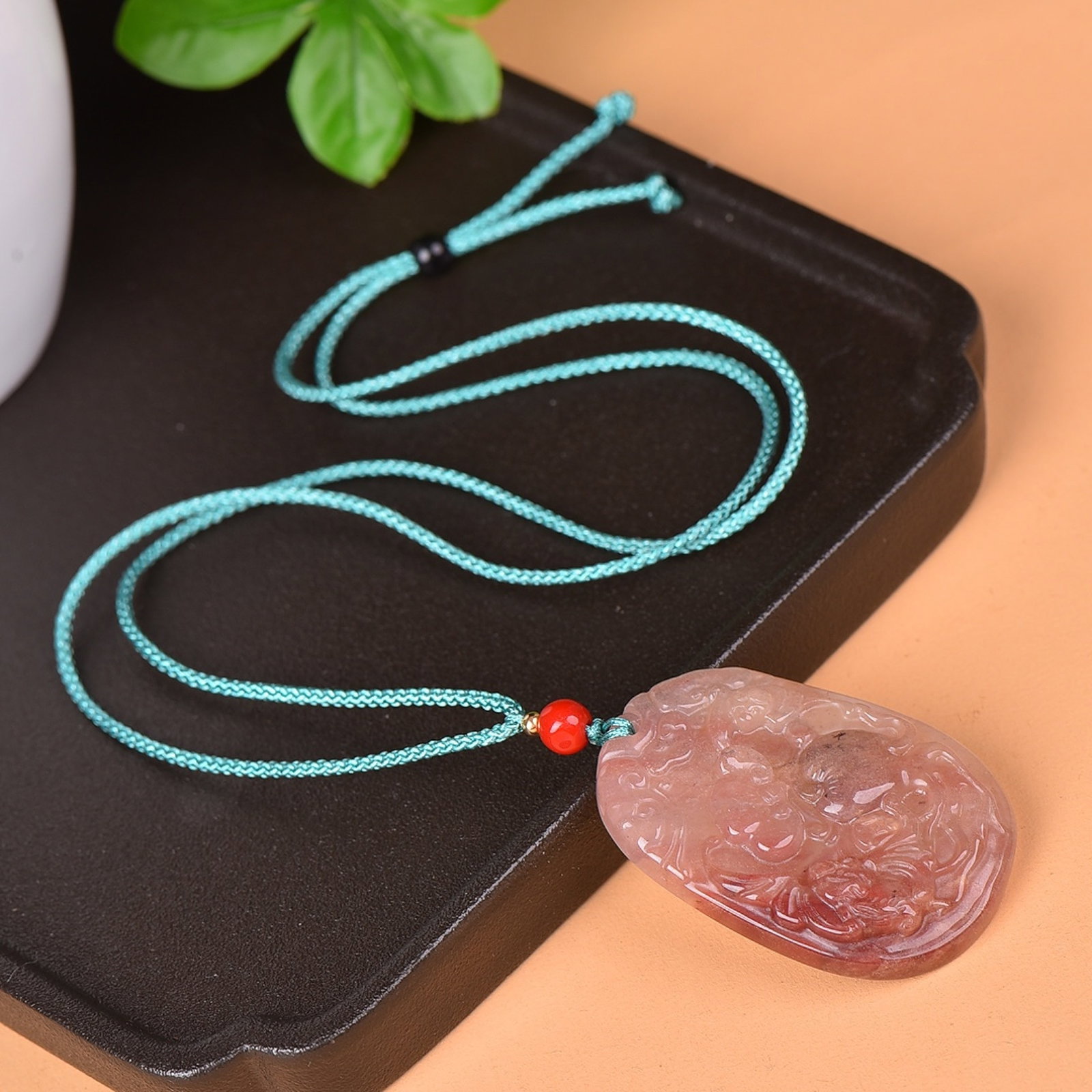 An Exquisite Red Jade Auspicious Cloud Pattern Pendant - 2