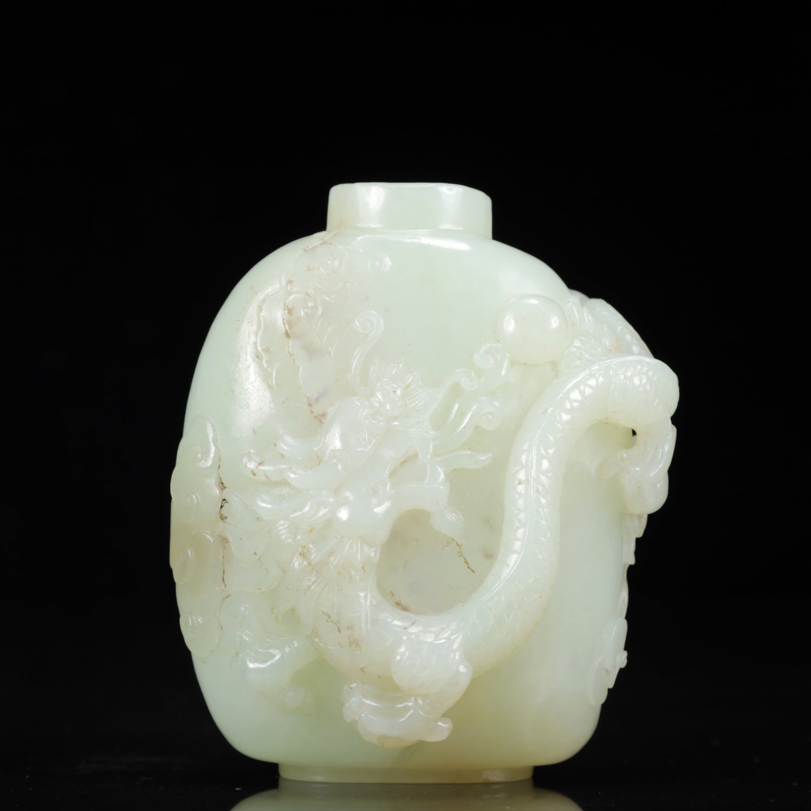 An Exquisite White Jade Dragon Pattern Snuff Bottle: An Exquisite White Jade Dragon Pattern Snuff Bottle,Qing Dynasty, China,Size:3inx2inx3.5in,Weight:225g 白玉龙纹鼻烟壶,中国清代