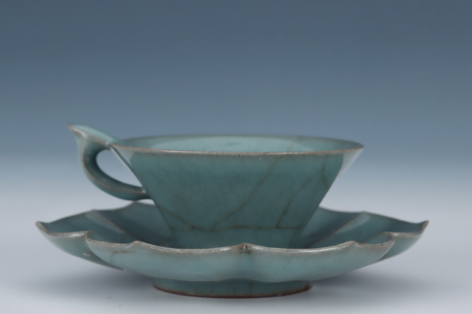 An Exquisite Guan yao Celadon Glazed Cup,with Tray - 4