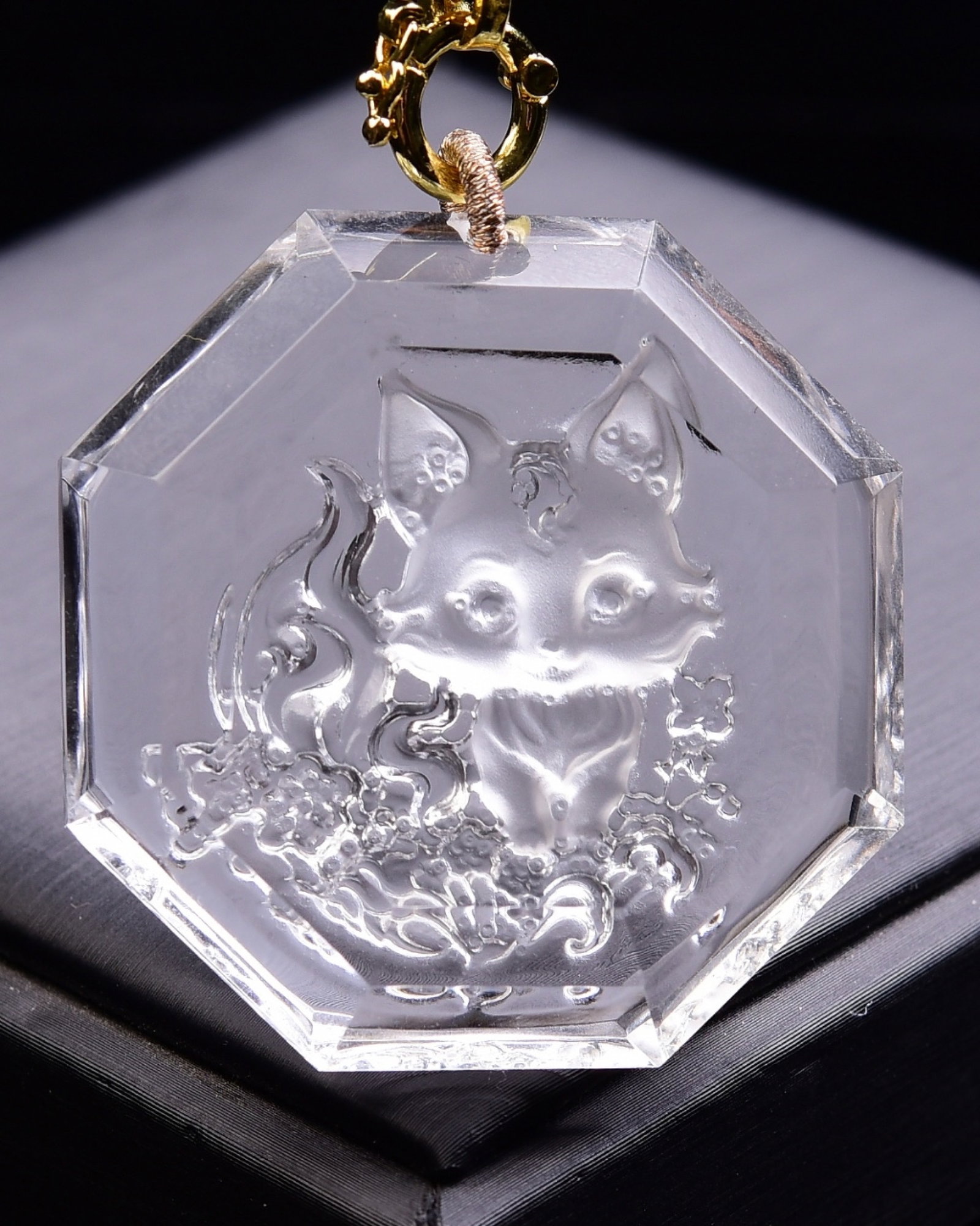 An Exquisite Crystal Fox Pattern Pendant - 2
