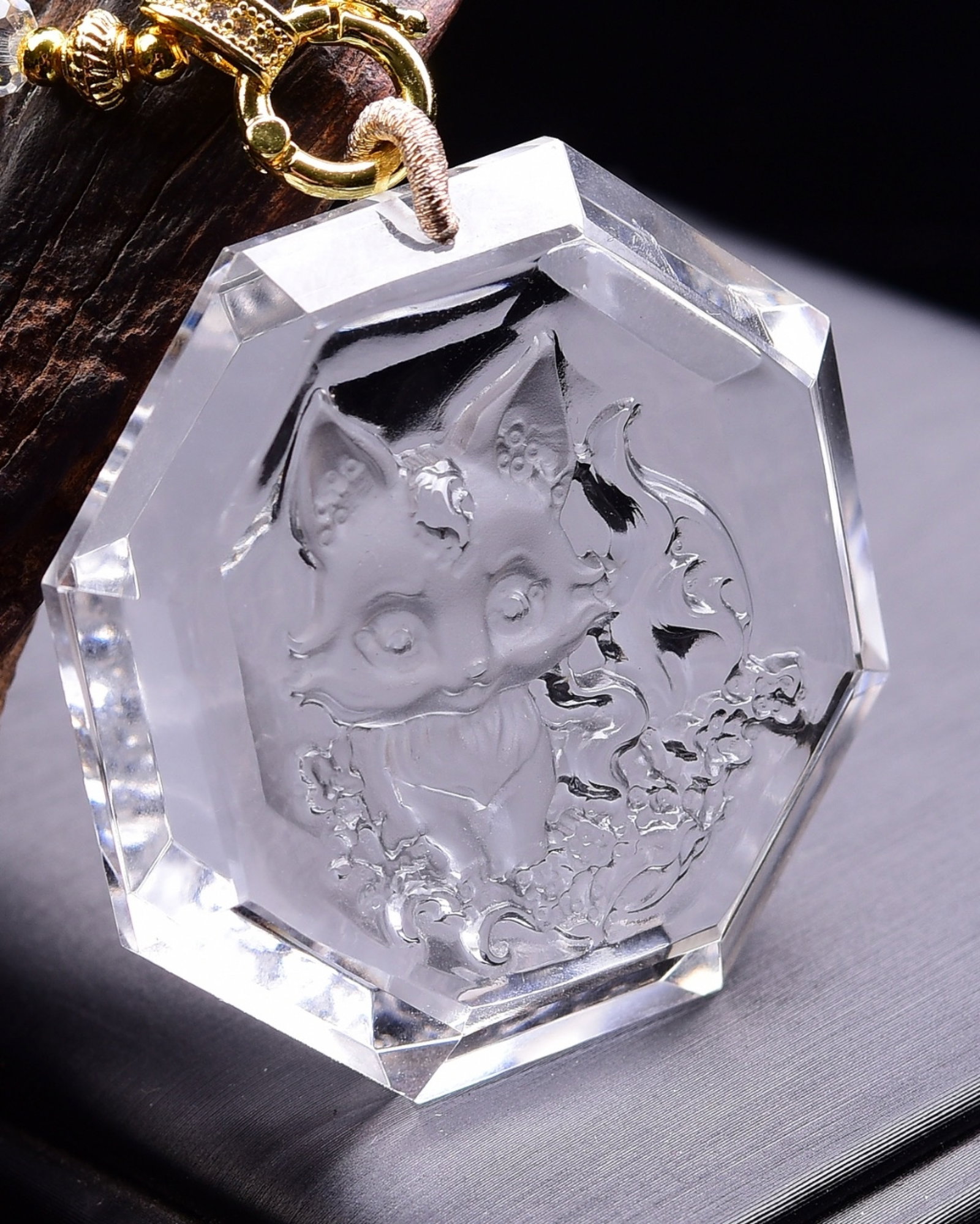 An Exquisite Crystal Fox Pattern Pendant - 3