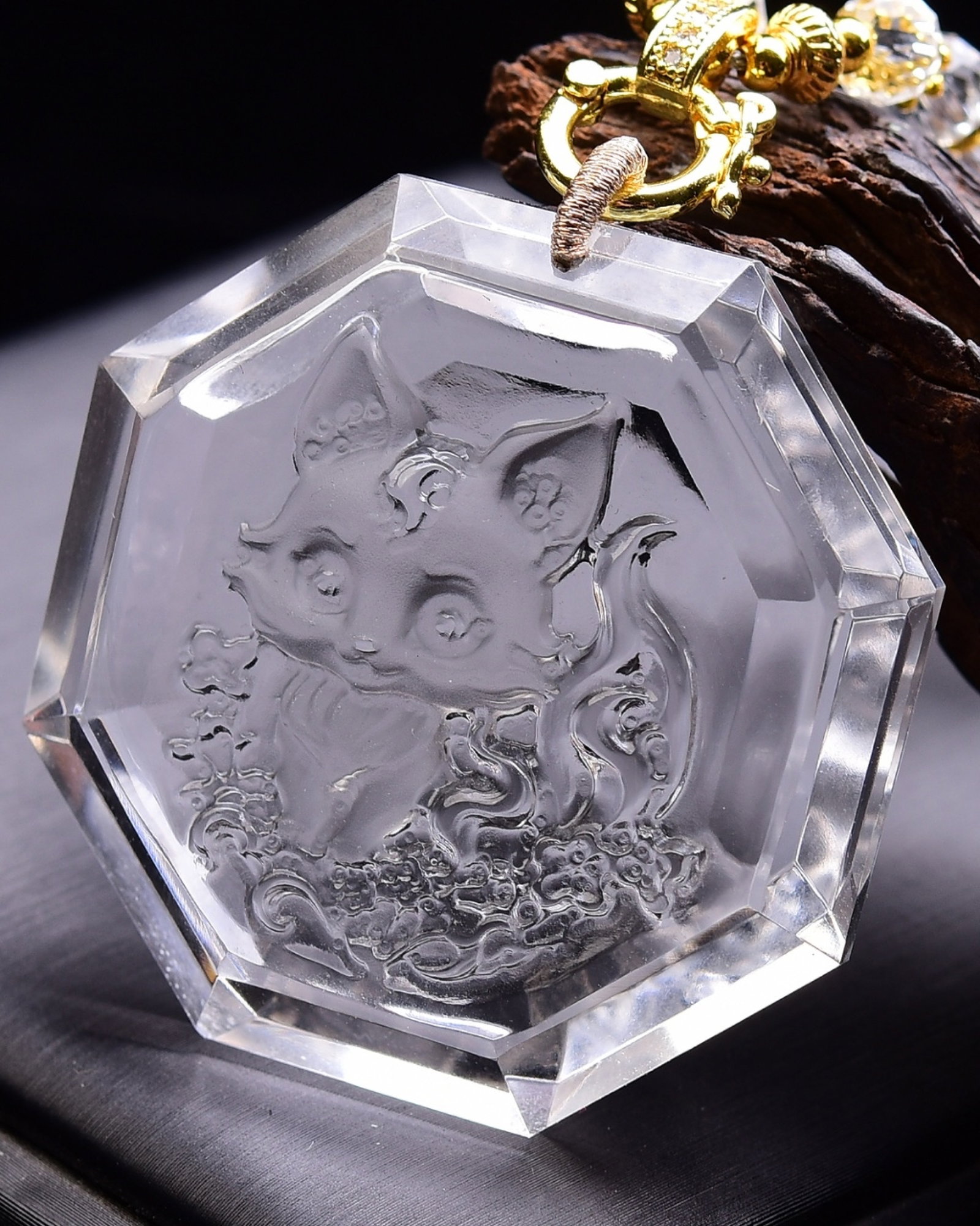 An Exquisite Crystal Fox Pattern Pendant - 4