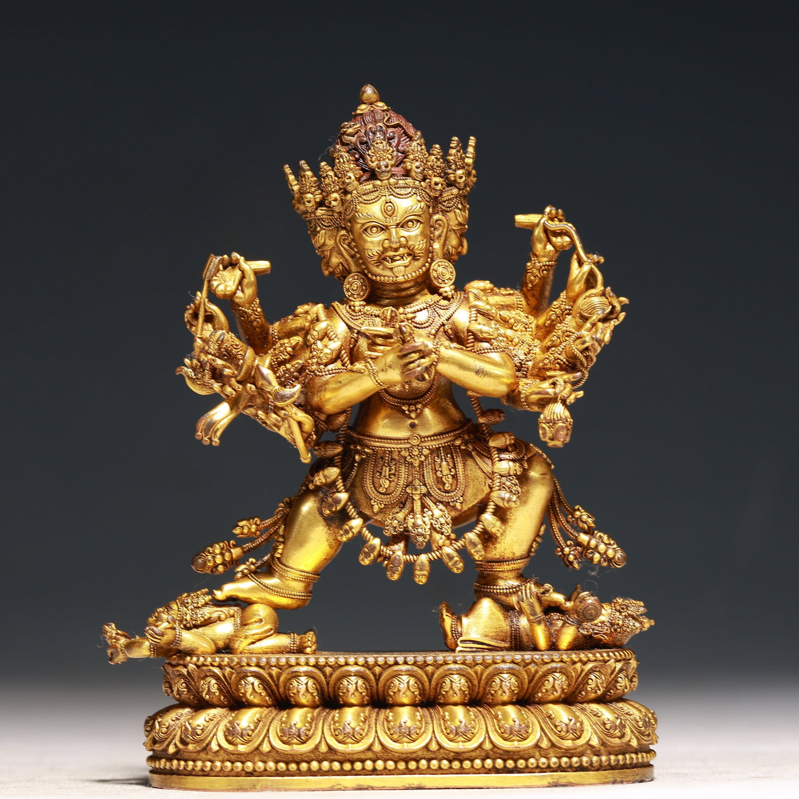 A Solemn Gilt Bronze Statue of Chakrasamvara: A Solemn Gilt Bronze Statue of Chakrasamvara,Qing Dynasty,China,Size:3.5inx1.8inx5.1in,Weight:400g 铜鎏金胜乐金刚像,中国清代