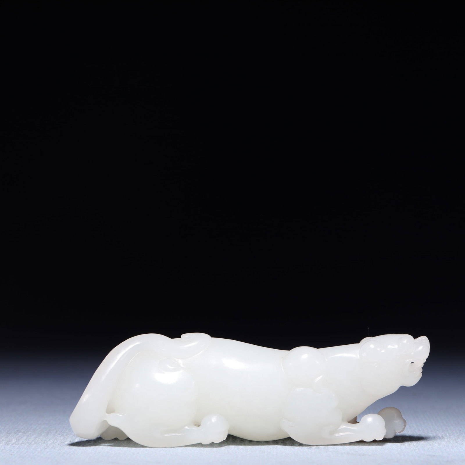 An Exquisite White Jade Beast Seal: An Exquisite White Jade Beast Seal,Qing Dynasty,China,Size:3.5inx0.8inx1in,Weight:101.3g 白玉兽印章,中国清代