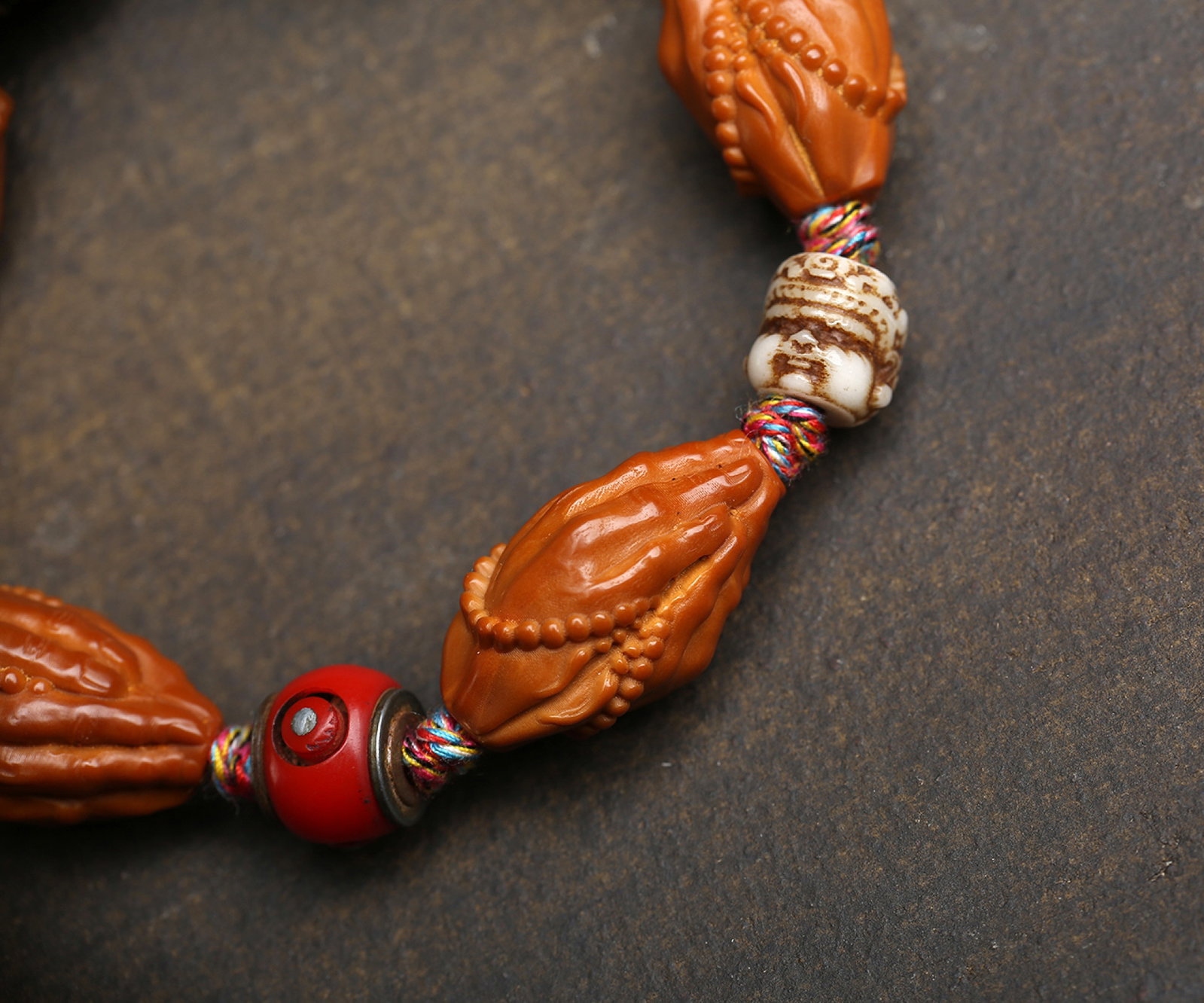 An Exquisite Olive Pit Bergamot Pattern Bracelets - 2