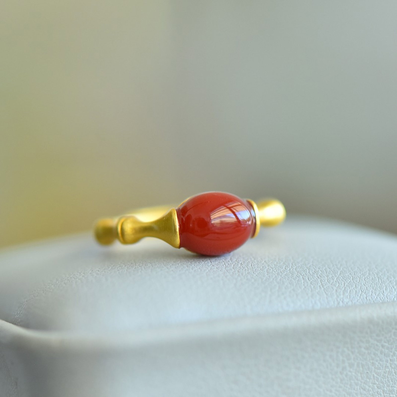 An Exquisite Sterling Silver-Gold Plated Inlaid Red Agate Ring: An Exquisite Sterling Silver-Gold Plated Inlaid Red Agate Ring,Size:7mmx9mm 纯银镀金镶红玛瑙戒指