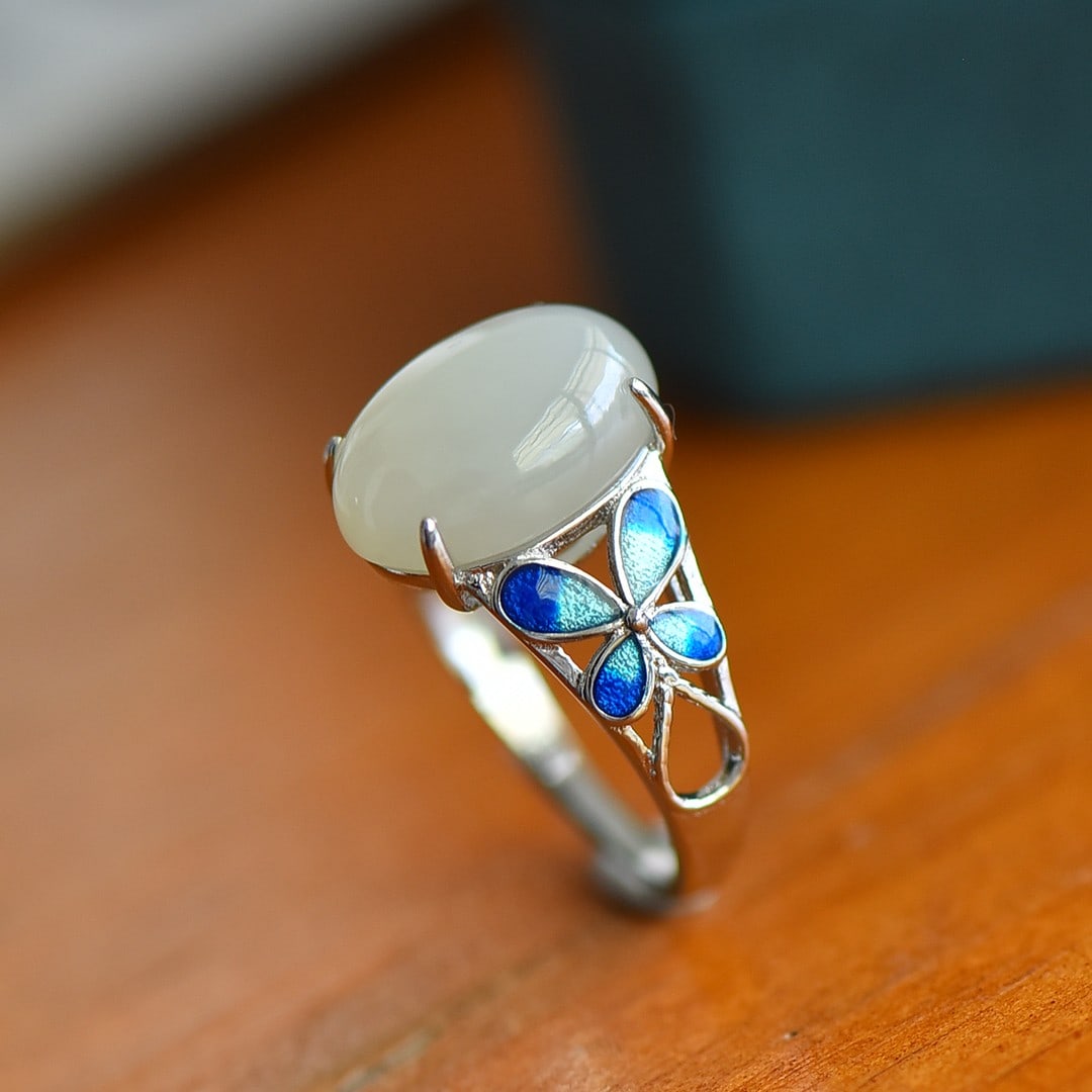 A Pair of Exquisite Sterling Silver-Gold Plated Inlaid White Jade Earrings: A Pair of Exquisite Sterling Silver-Gold Plated Inlaid White Jade Earrings,Size:10mmx14mm 一对纯银镀金镶白玉耳钉