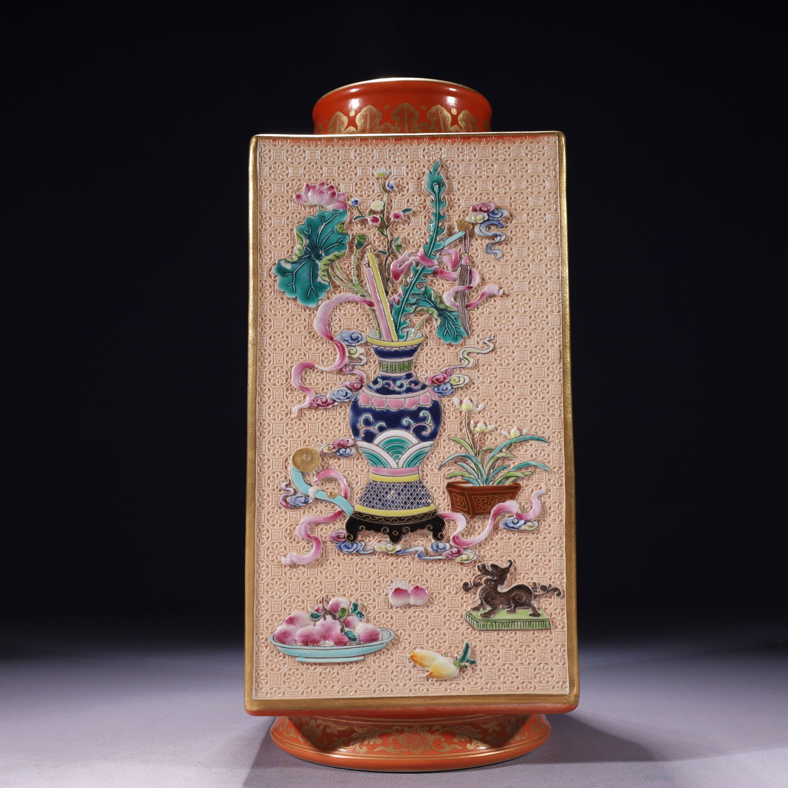 An Exquisite Famille-Rose Painted Gold Flower Pattern Vase: An Exquisite Famille-Rose Painted Gold Flower Pattern Vase,Qing Dynasty,China,Qianlong Six-character Mark,Size:5.1inx12.2in,Weight:3300g 粉彩描金花卉纹瓶