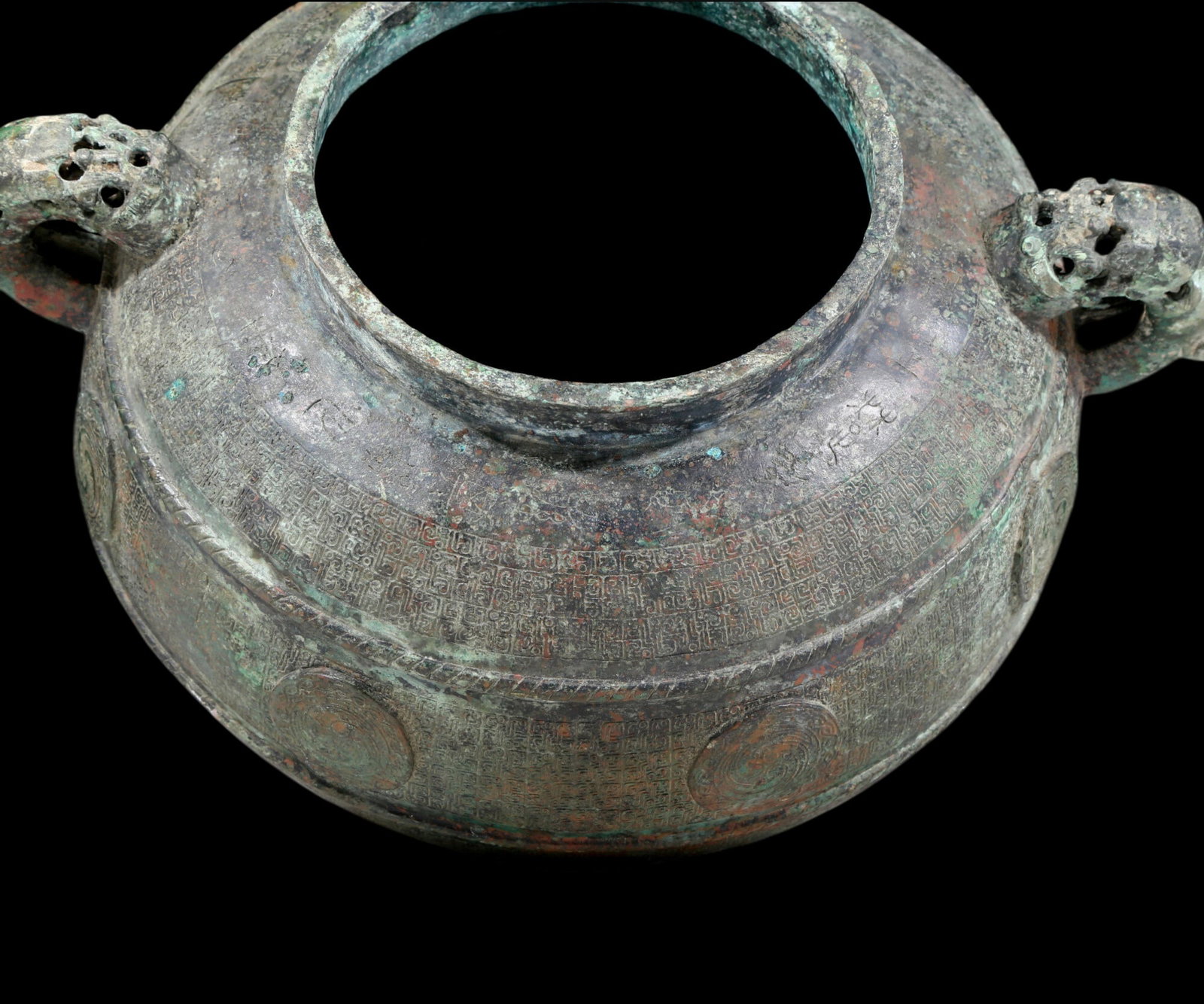 A precious bronze dragon pattern amphora with lid - 12