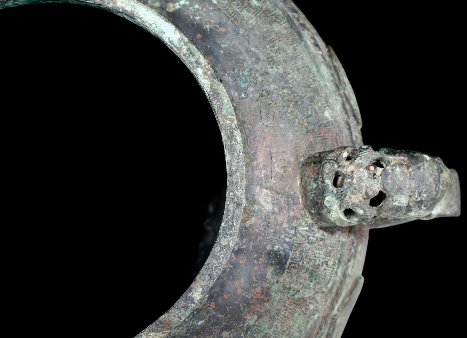A precious bronze dragon pattern amphora with lid - 13