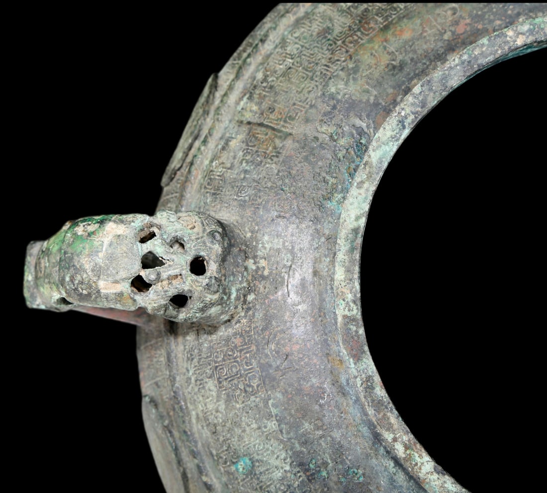 A precious bronze dragon pattern amphora with lid - 14