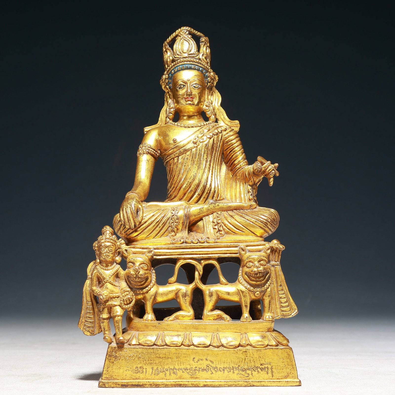 A Solemn Gilt Bronze Statue of Sakyamuni,With Inscription: A Solemn Gilt Bronze Statue of Sakyamuni,With Inscription,Qing Dynasty,China,Size:4.7inx2.8inx9.1in,Weight:1950g