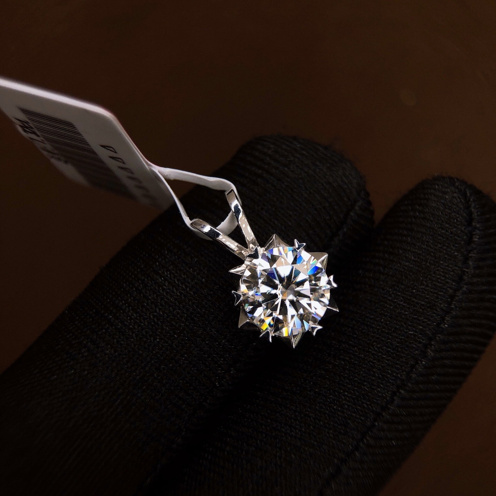 2Ctw Sterling Silver Inlaid Diamond Necklace: 2Ctw Sterling Silver Inlaid Diamond Necklace,Size:9mmx9mm 2Ctw纯银嵌钻石项链