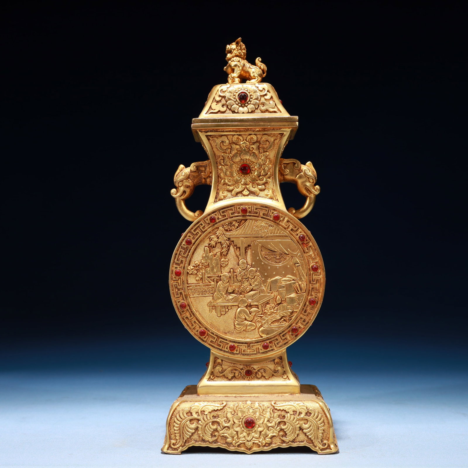 An Exquisite Gilt Bronze Character and Story Pattern Vase,with Cover,Inlaid Gems: An Exquisite Gilt Bronze Character and Story Pattern Vase,with Cover,Inlaid Gems,Qing Dynasty,China,Qianlong Four-character Mark,Size:4.3inx3.5inx11in,Weight:500g 铜鎏金人Ĥ
