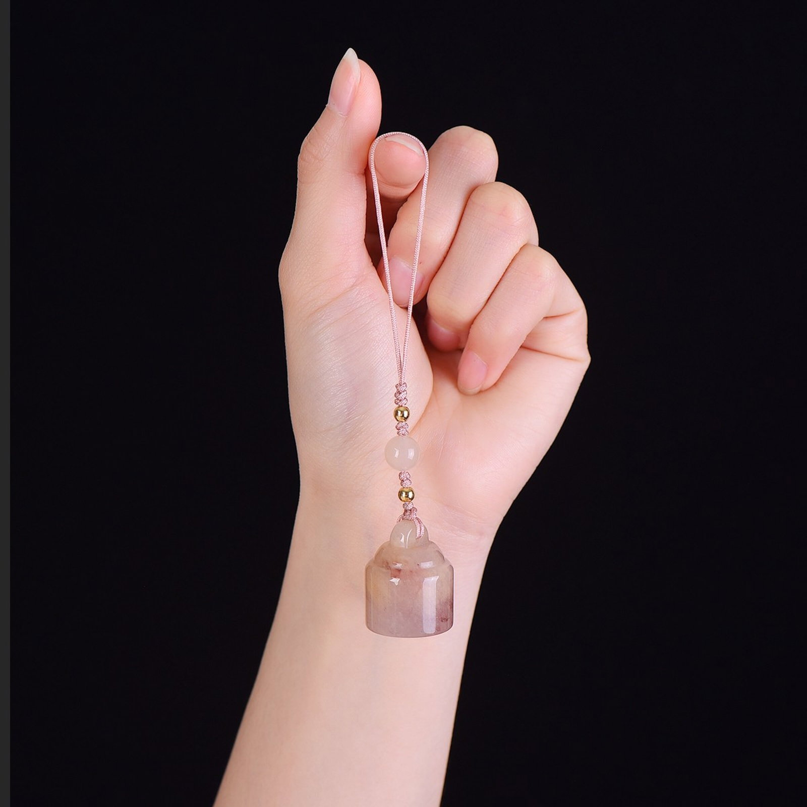 An Exquisite Jadeite Pendant: An Exquisite Jadeite Pendant,Size:20mmx25mm 翡翠挂件