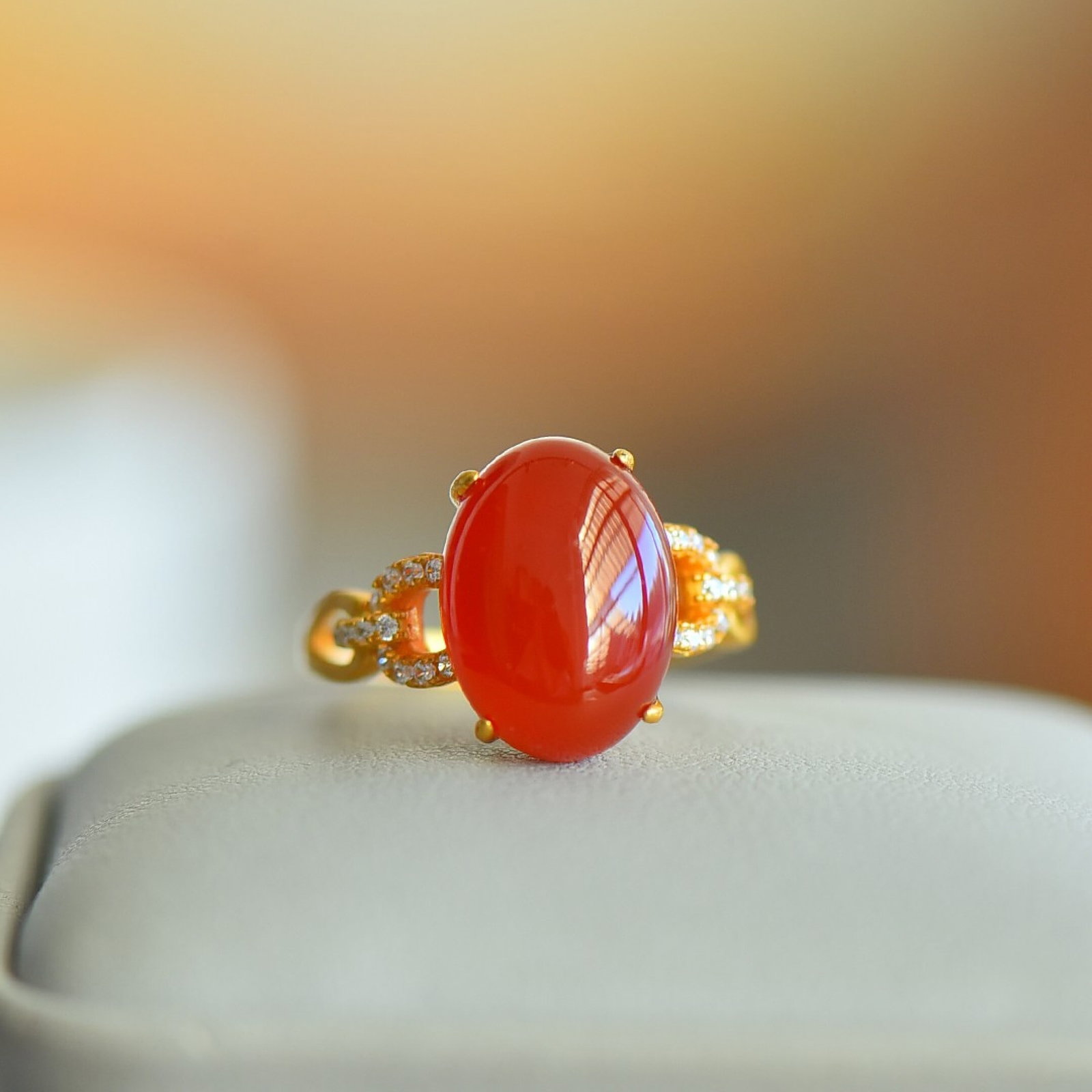 An Exquisite Sterling Silver-Gold Plated Inlaid Red Agate Ring,Inlaid Diamond: An Exquisite Sterling Silver-Gold Plated Inlaid Red Agate Ring,Inlaid Diamond,Size:10mmx14mm 纯银镀金镶红玛瑙戒指,嵌钻石