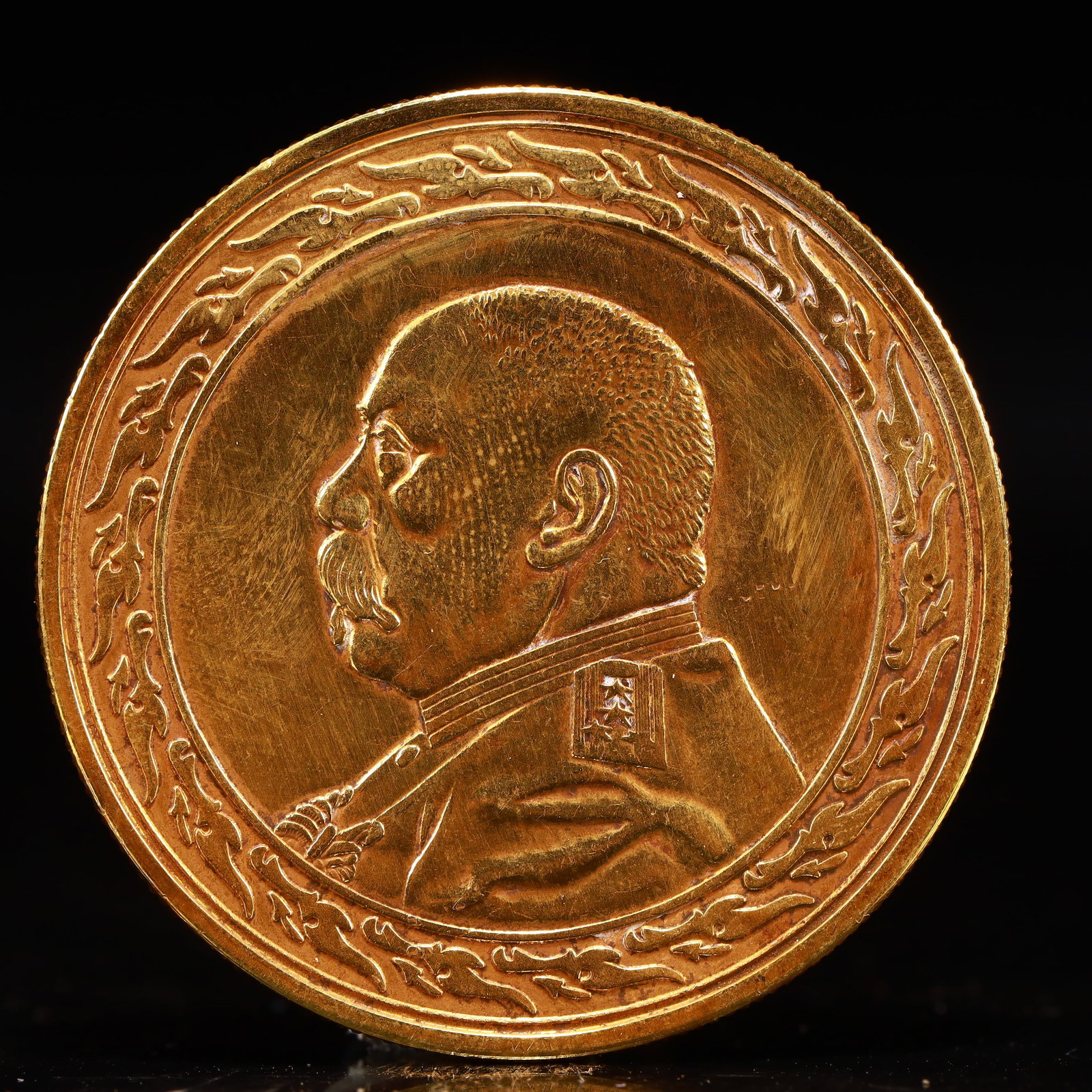 An Exquisite Sterling silver-Gilt gold Coin: An Exquisite Sterling silver-Gilt Coin,the Republic of China, Size:1.5in Weight:37.5g 纯银鎏金硬币