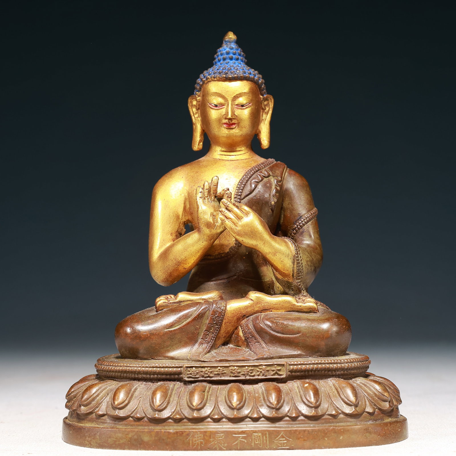 A Solemn Gilt Bronze Statue of Vajra: A Solemn Gilt Bronze Statue of Vajra,Qing Dynasty,China,Qianlong Mark,Size:5.3inx6.7inx3.7in,Weight:1200g 铜鎏金金刚像,中国清代,乾&
