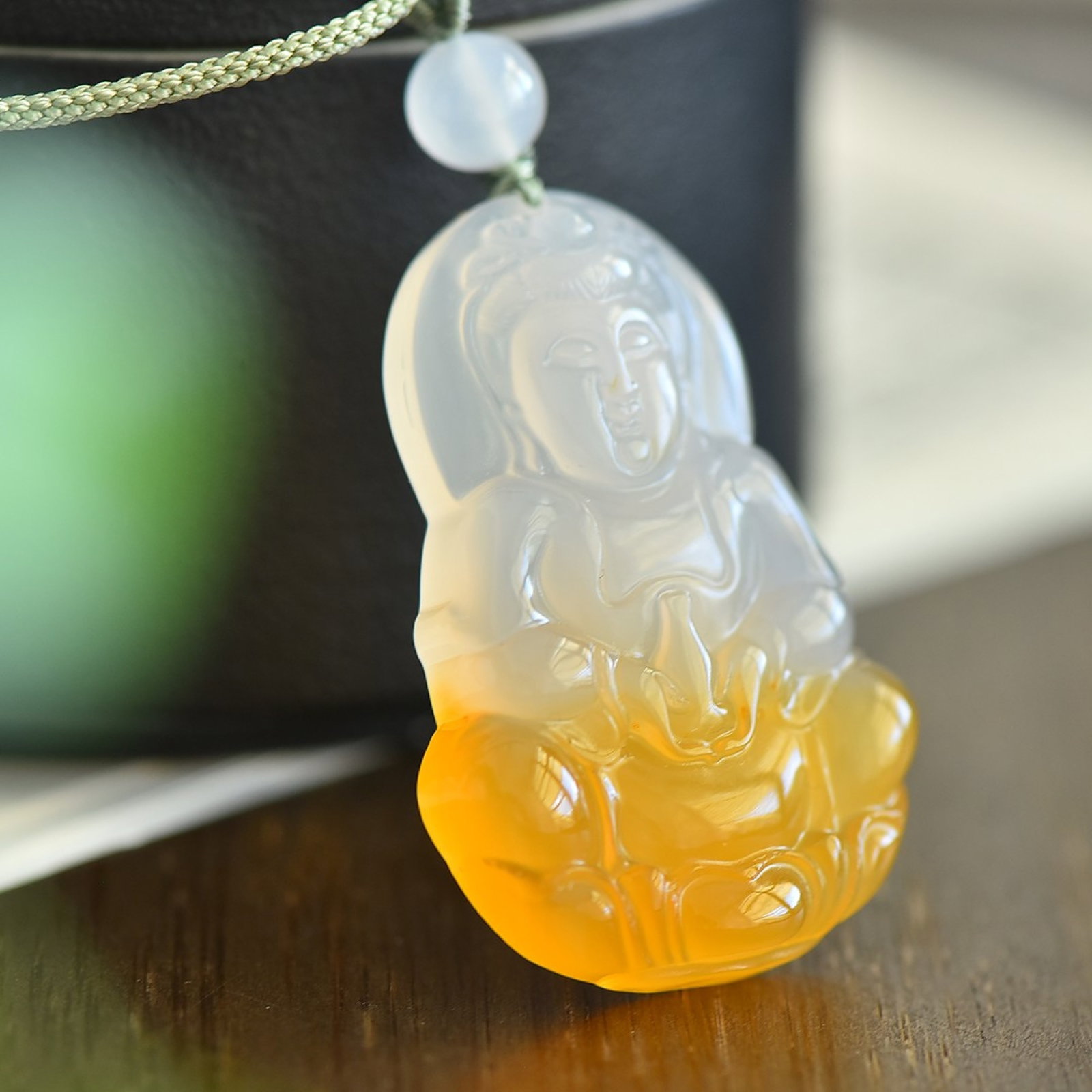 An Exquisite Statue of Avalokitesvara Pendant: An Exquisite Statue of Avalokitesvara Pendant,Size:23mmx49mm 【寓意】平安顺遂 事事顺心 观音像吊坠