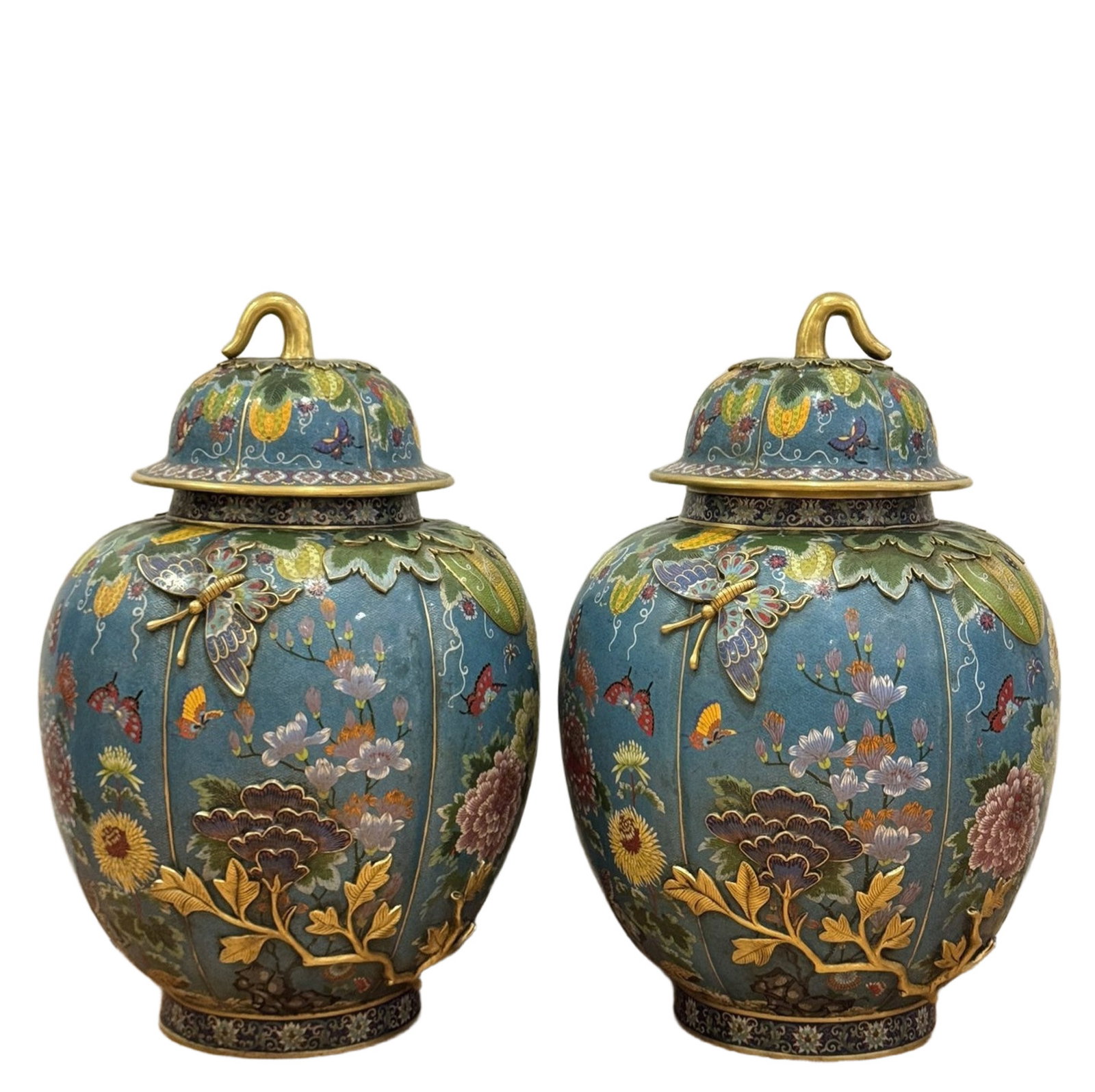 A Pair of Huge Cloisonne Flower and Butterfly Pattern Cover Jars: A Pair of Huge Cloisonne Flower and Butterfly Pattern Cover Jars,Qing Dynasty,China,Qianlong Six-character Mark,Size:20.5inx30.3in,Total Weight:80kg 一对景泰蓝花
