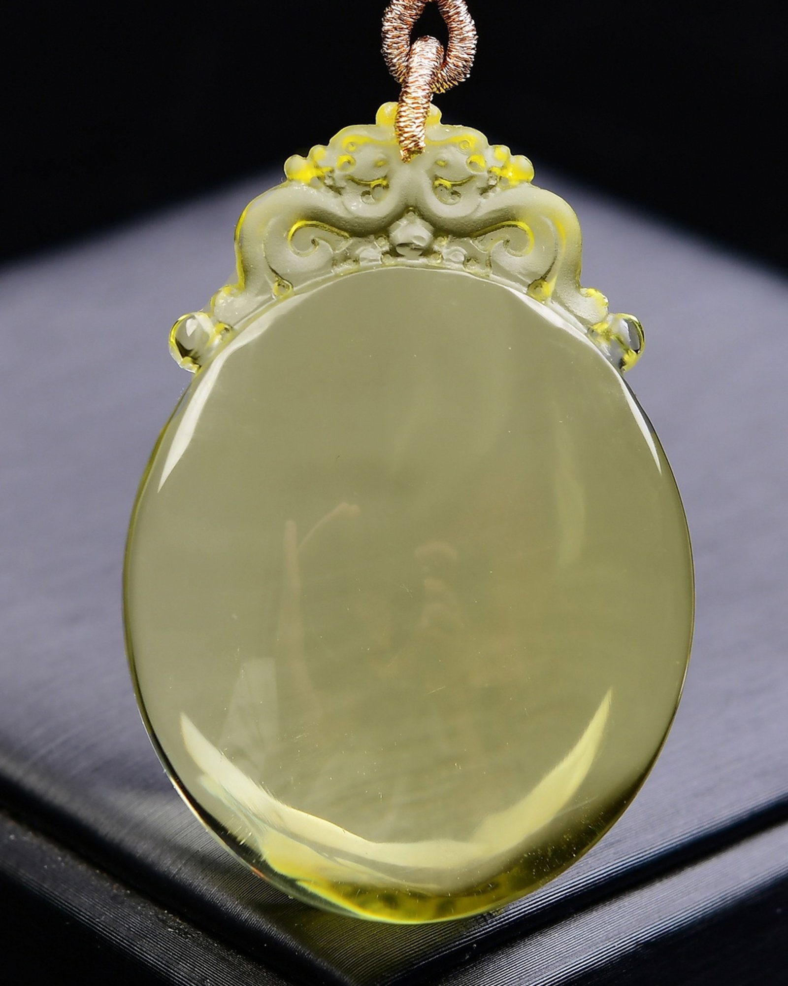An Exquisite Crystal Auspicious Beast Pattern Pendant: An Exquisite Crystal Auspicious Beast Pattern Pendant,Size:48mmx33mmx15mm,Weight:41.6g 寓意只进不出.招财纳福.镇宅•升