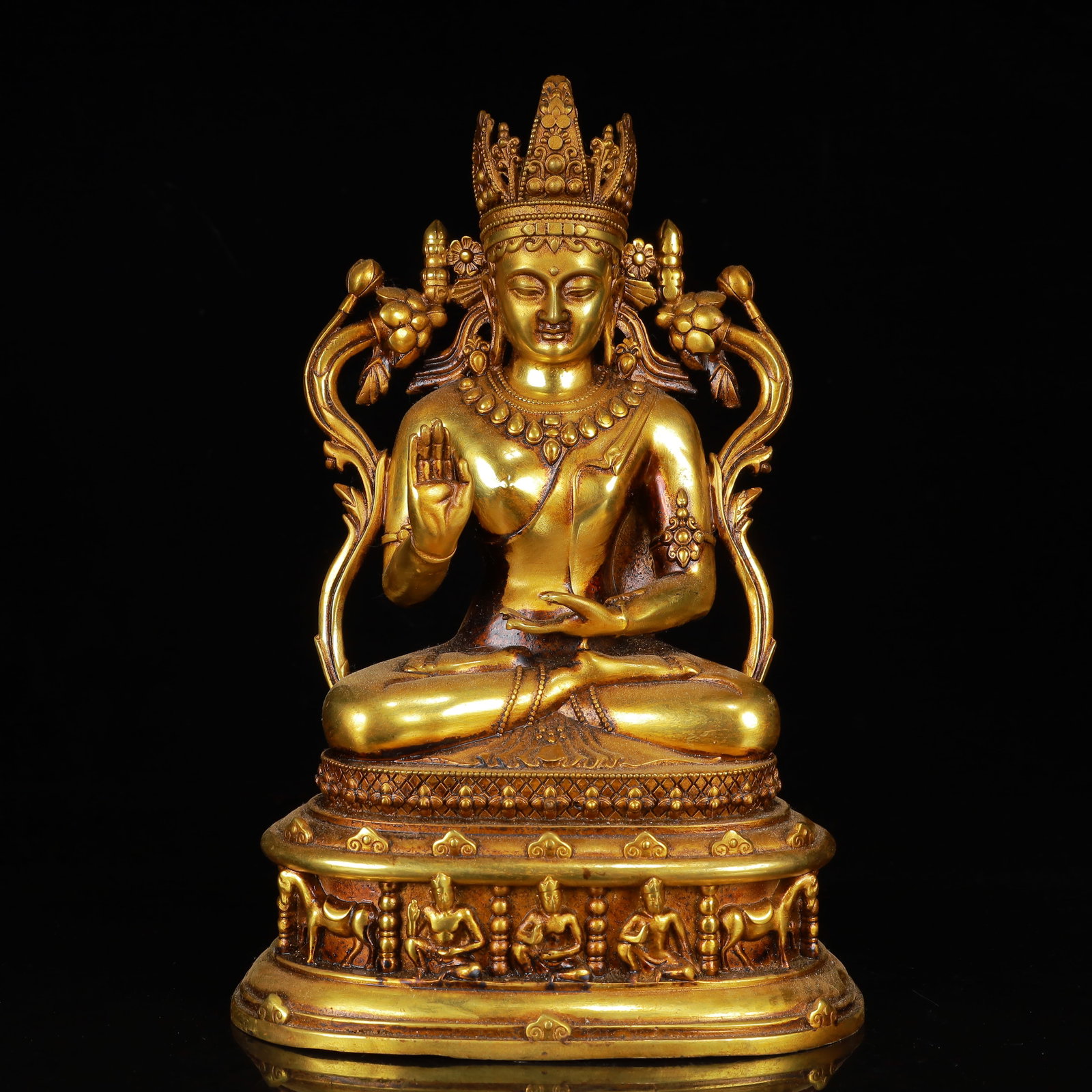 An Exquisite Gilt Bronze Statue of Amitayus: An Exquisite Gilt Bronze Statue of Amitayus,Qing Dynasty,China,Size:6.7inx5.1inx9.8in,Weight:2150g 铜鎏金无量寿佛,中国清代
