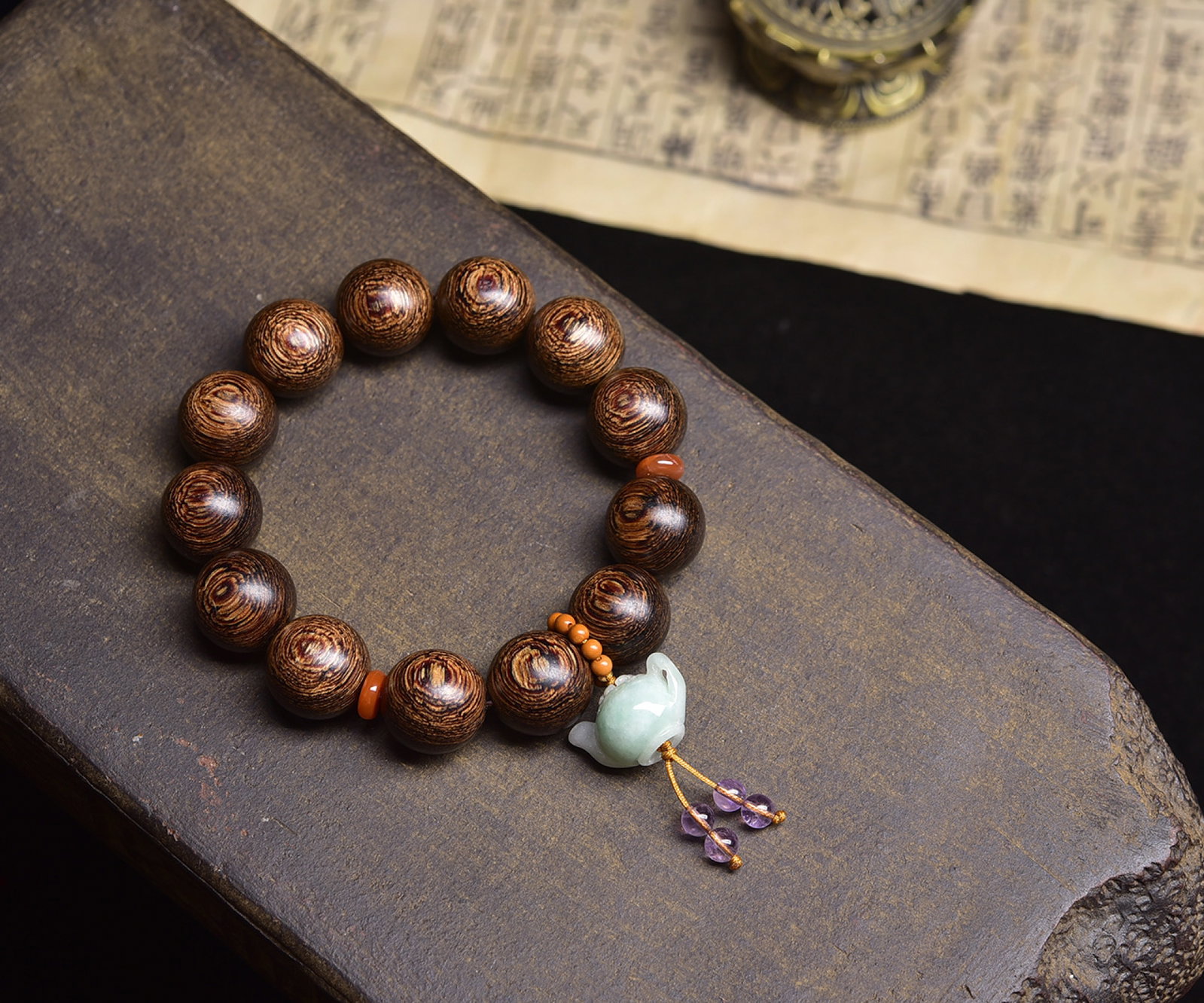 An Exquisite Eaglewood Bracelets: An Exquisite Eaglewood Bracelets,Size:18mm,Weight:53.3g 沉香木手串