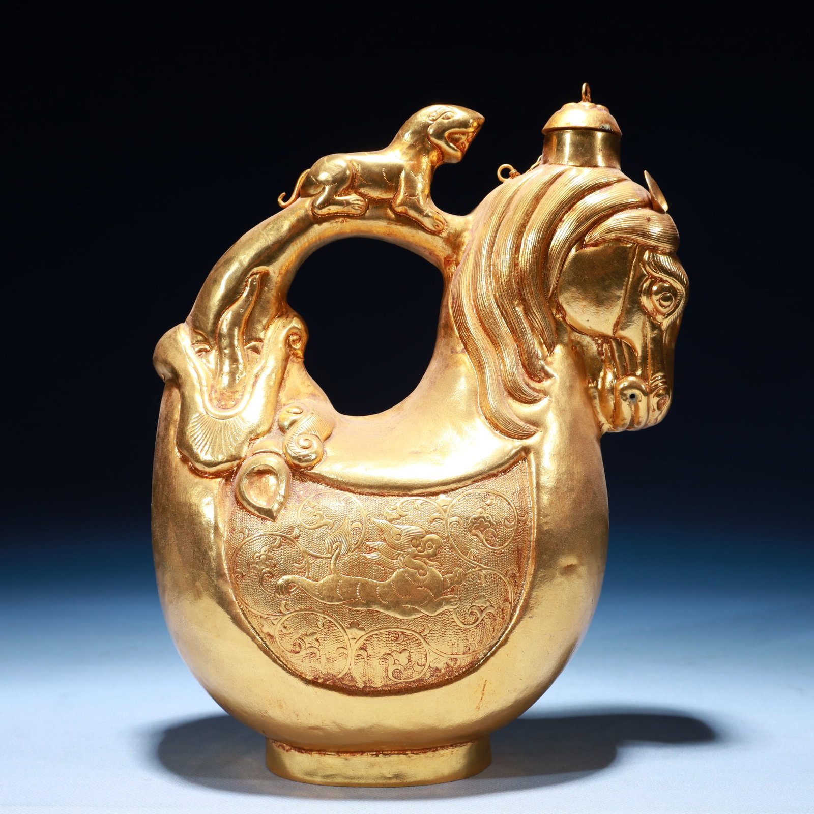 An Exquisite Gilt Bronze Auspicious Beast Pattern Horse Pot: An Exquisite Gilt Bronze Auspicious Beast Pattern Horse Pot,Qing Dynasty,China,Size:7.9inx3.5inx10.2in,Weight:1050g 铜鎏金瑞兽纹马壶,中国