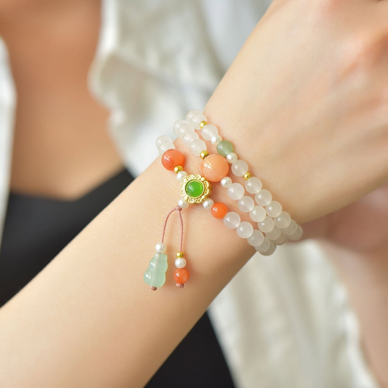 An Exquisite White Jade Bracelets: An Exquisite White Jade Bracelets,Size:6mm 白玉手串