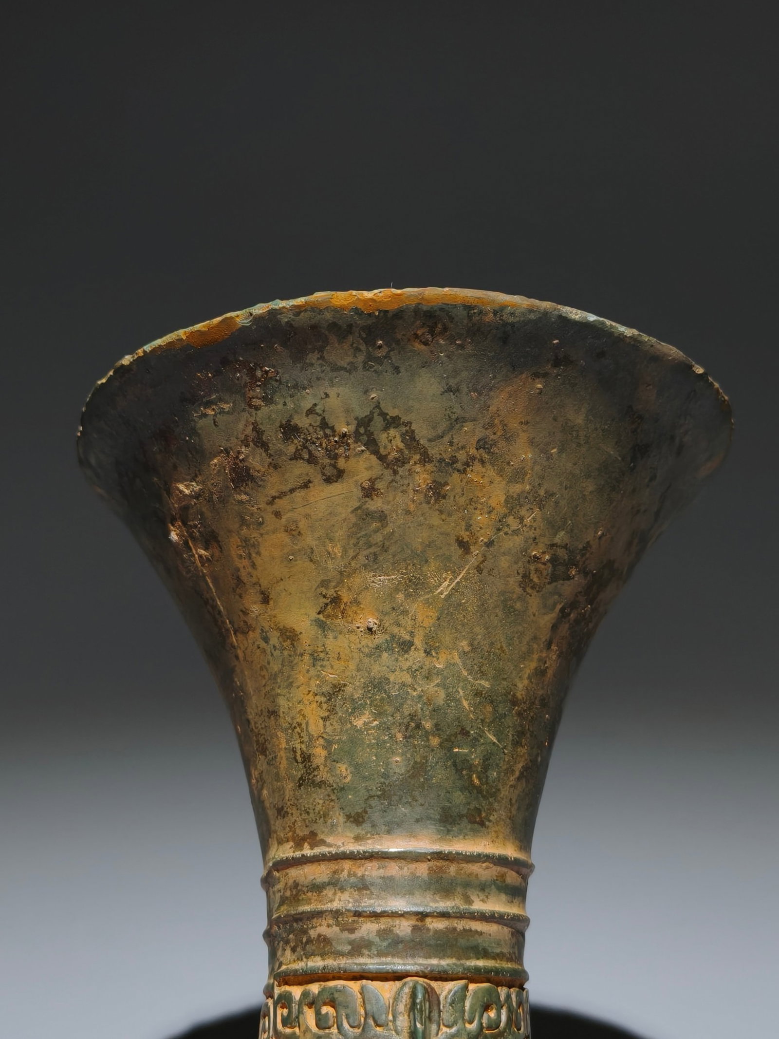 An Archaic Bronze Beast-Face Pattern Gu - 3