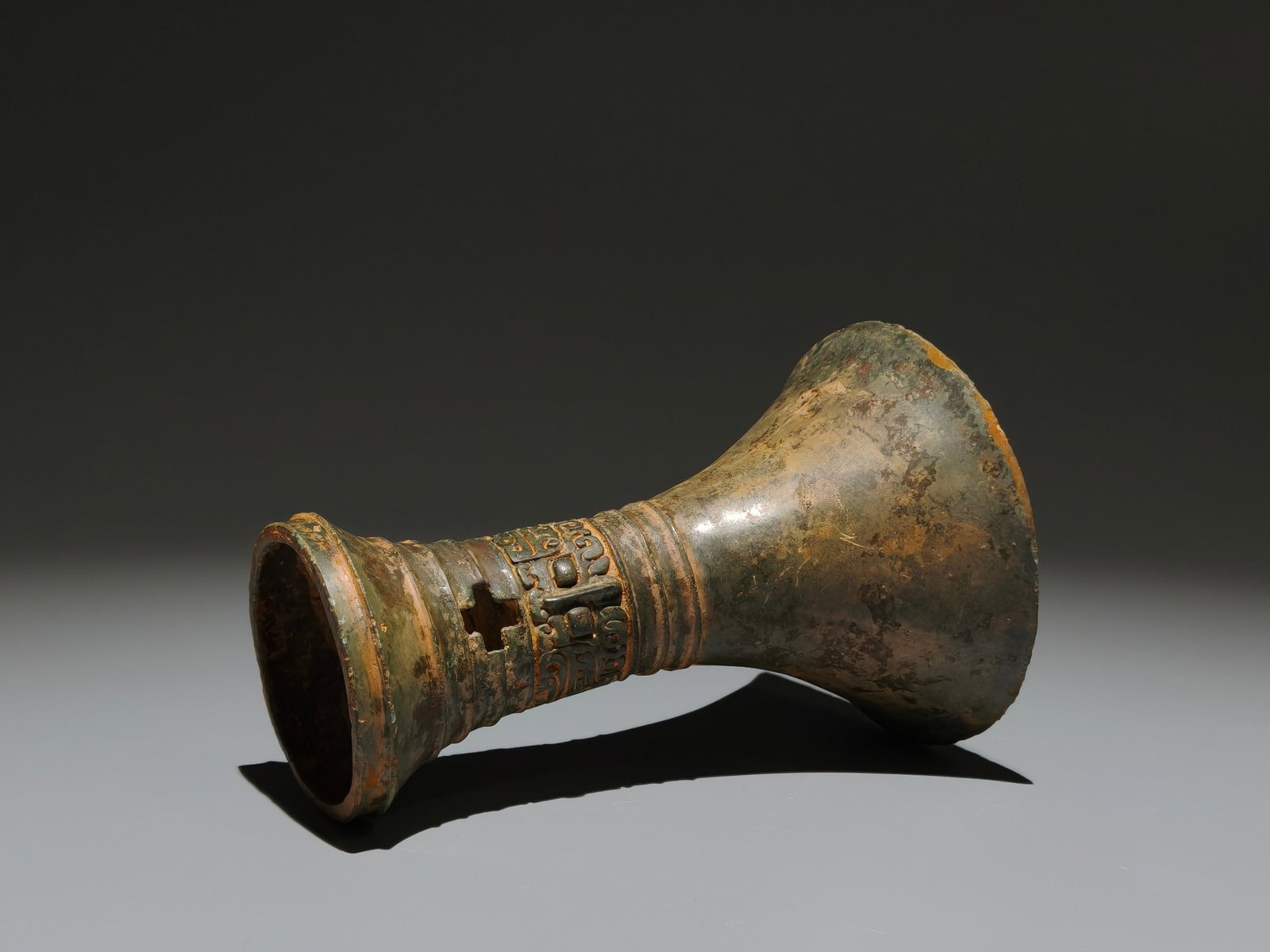 An Archaic Bronze Beast-Face Pattern Gu - 7