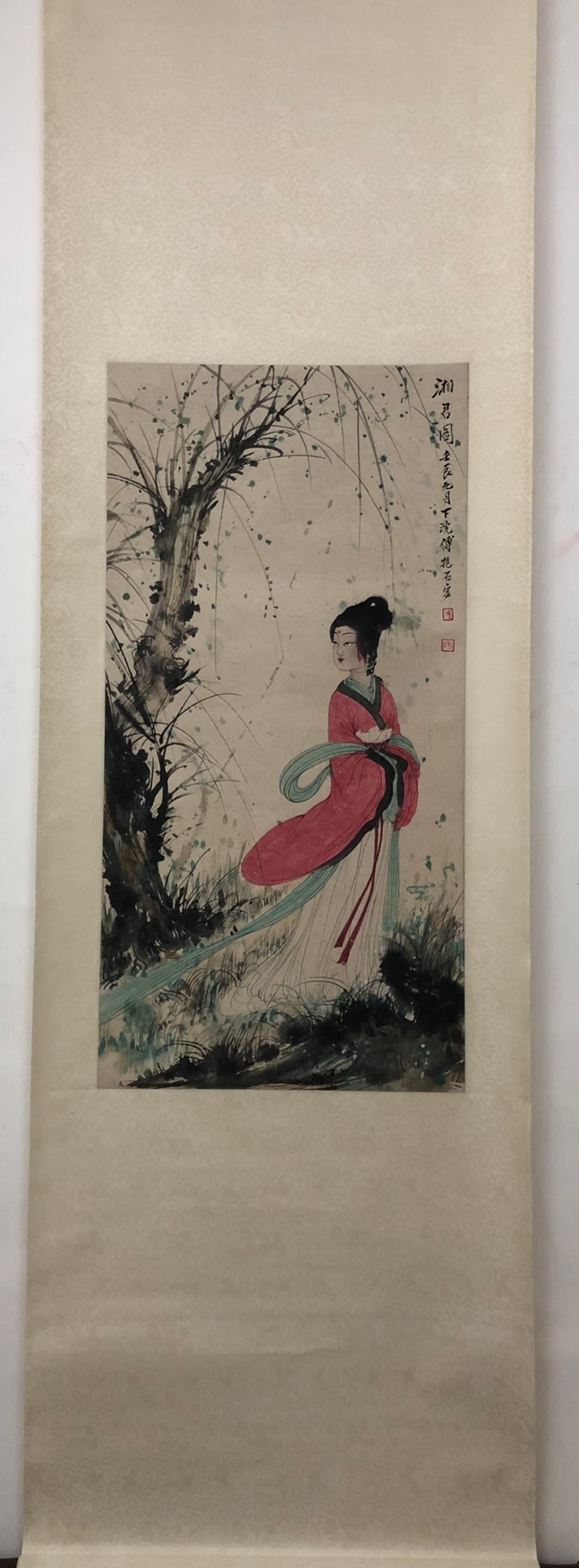 A Chinese Vertical Scroll Ink Painting of Figure on Paper: A Chinese Vertical Scroll Ink Painting of Figure on Paper,Fu Baoshi,Size:26.8inx13.4in 一幅中国水墨人物画立轴,傅抱石