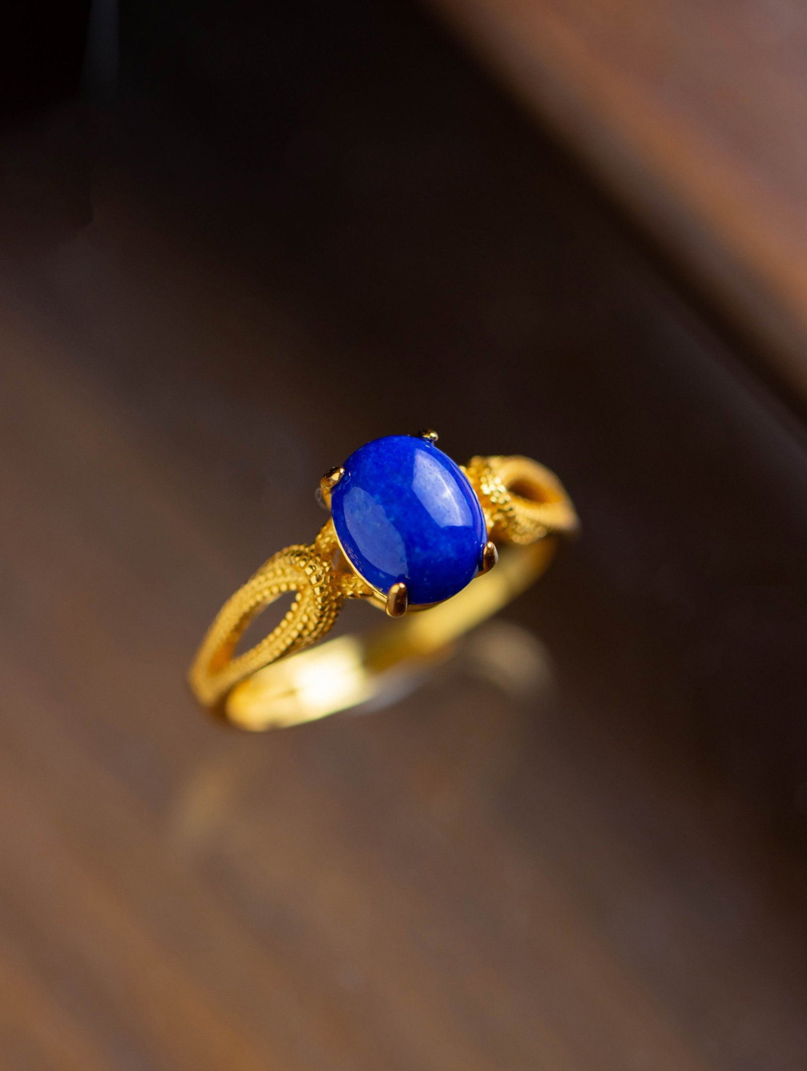 An Exquisite Sterling Silver-Gold Plated Inlaid Lapis Lazuli Ring: An Exquisite Sterling Silver-Gold Plated Inlaid Lapis Lazuli Ring 纯银镀金镶青金石戒指