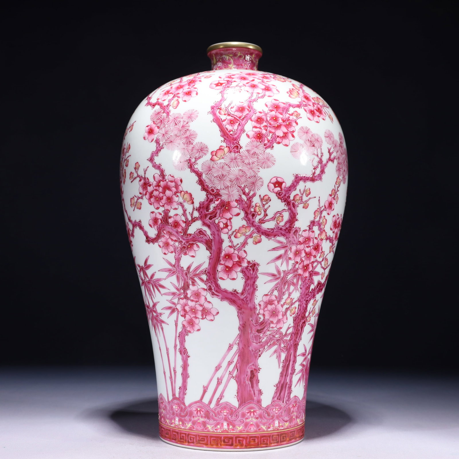 An Exquisite Ruby Red-Glazed Painted Gold Flower Pattern Vase: An Exquisite Ruby Red-Glazed Painted Gold Flower Pattern Vase