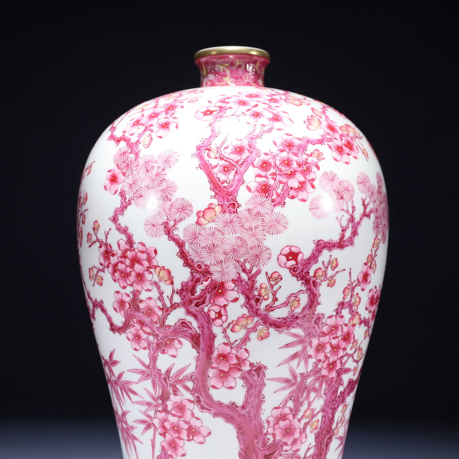 An Exquisite Ruby Red-Glazed Painted Gold Flower Pattern Vase - 2