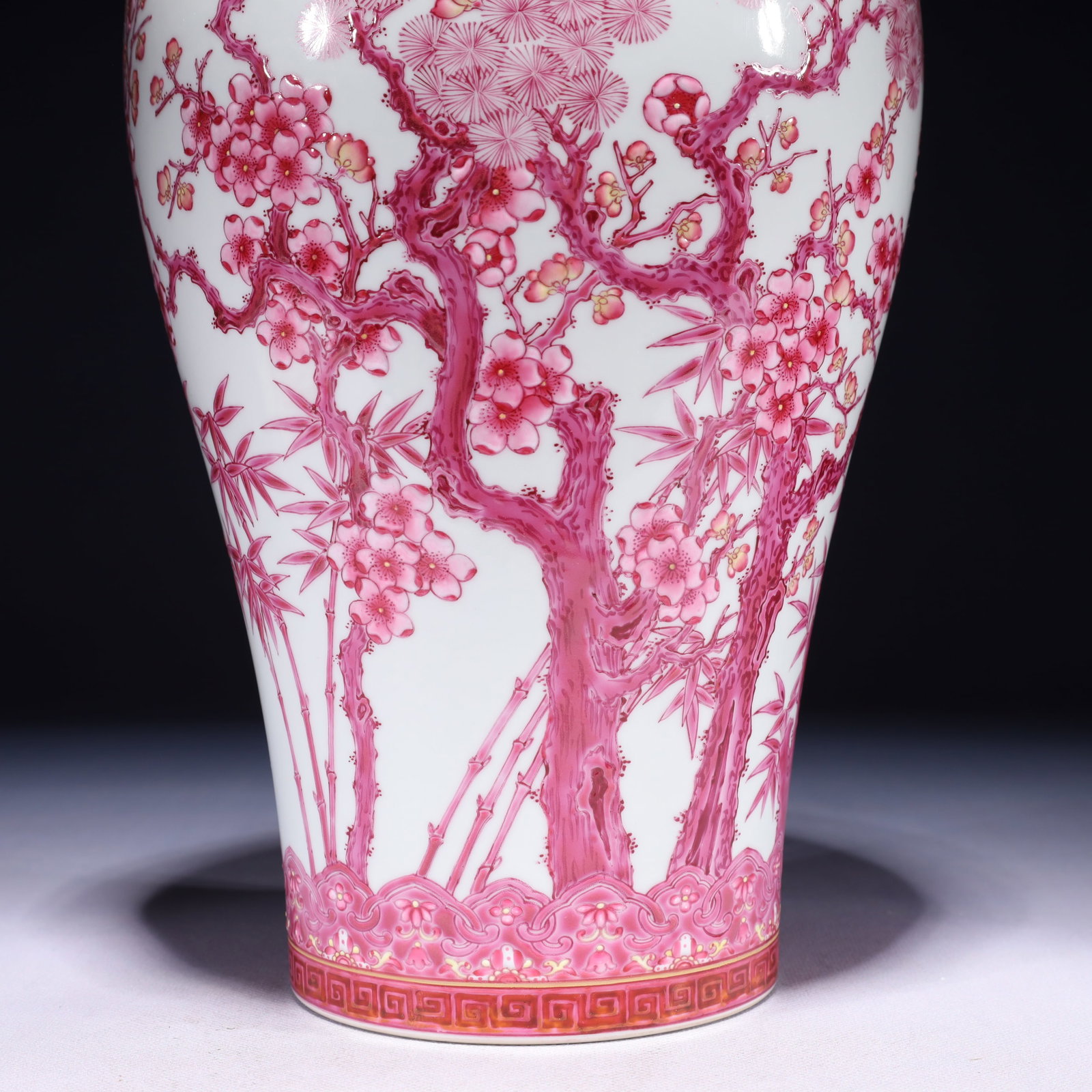 An Exquisite Ruby Red-Glazed Painted Gold Flower Pattern Vase - 3