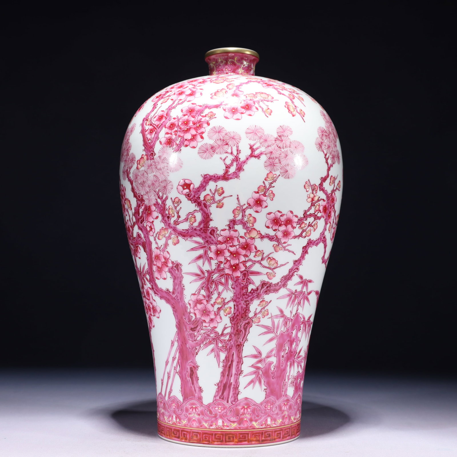 An Exquisite Ruby Red-Glazed Painted Gold Flower Pattern Vase - 4