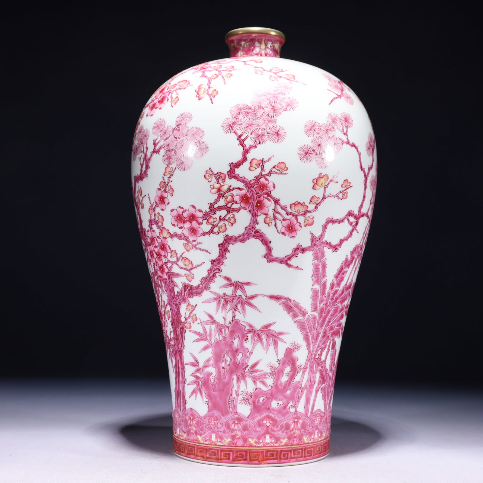 An Exquisite Ruby Red-Glazed Painted Gold Flower Pattern Vase - 5