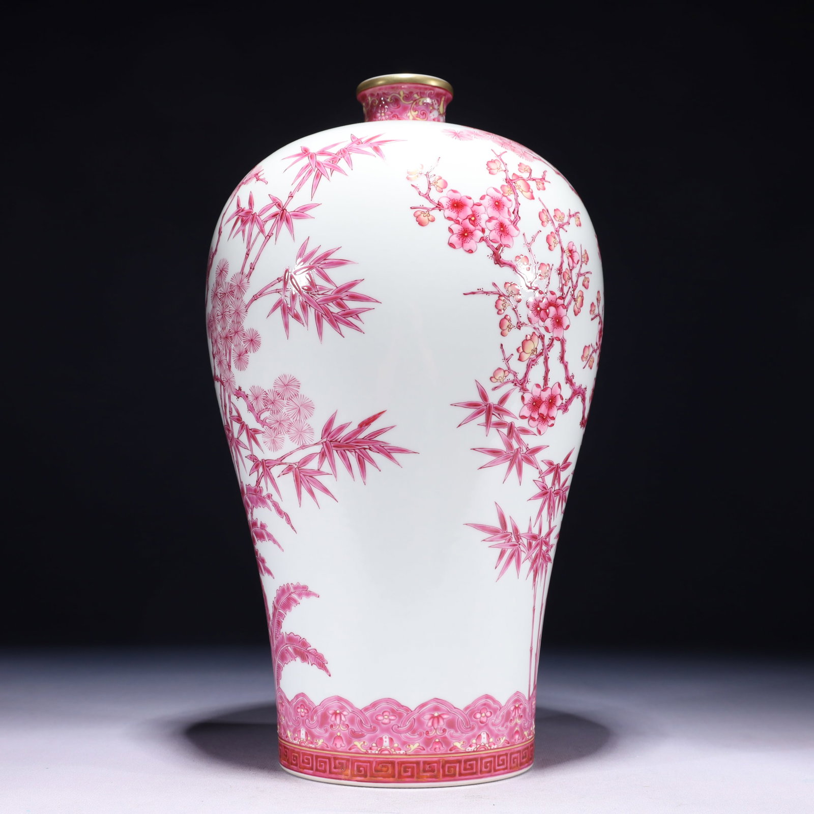 An Exquisite Ruby Red-Glazed Painted Gold Flower Pattern Vase - 7
