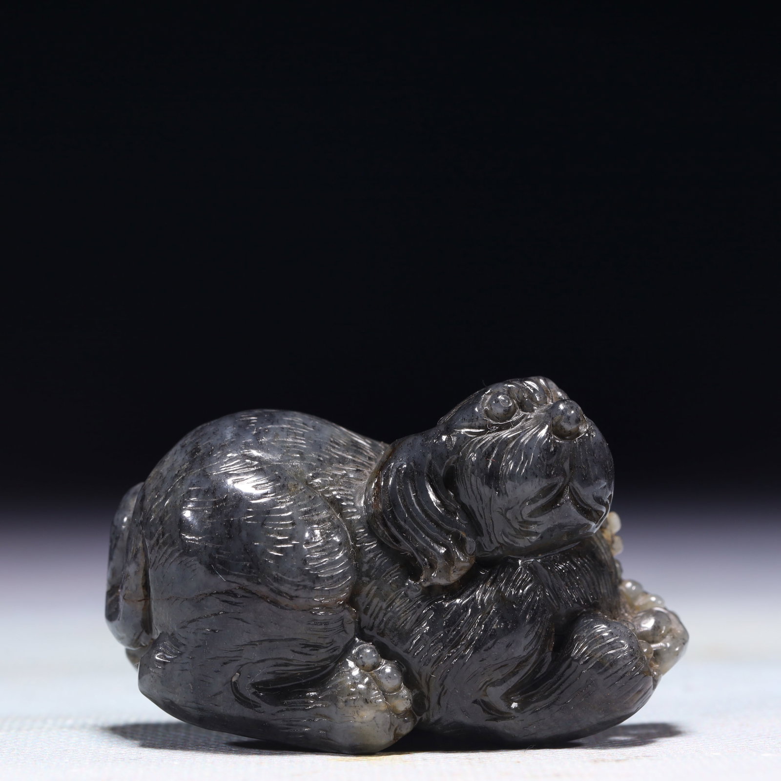 An Exquisite White Jade Dog Ornament: An Exquisite White Jade Dog Ornament,Qing Dynasty,China,Size:2.4inx1.2inx1.4in,Weight:107.2g 白玉犬摆件,中国清代