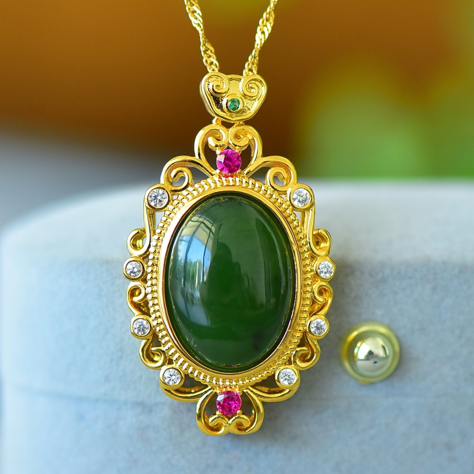 An Exquisite Bronze-Gold Plated Inlaid Jasper Necklace: An Exquisite Bronze-Gold Plated Inlaid Jasper Necklace,Size:4.7inx6.3in 铜镀金镶碧玉项链