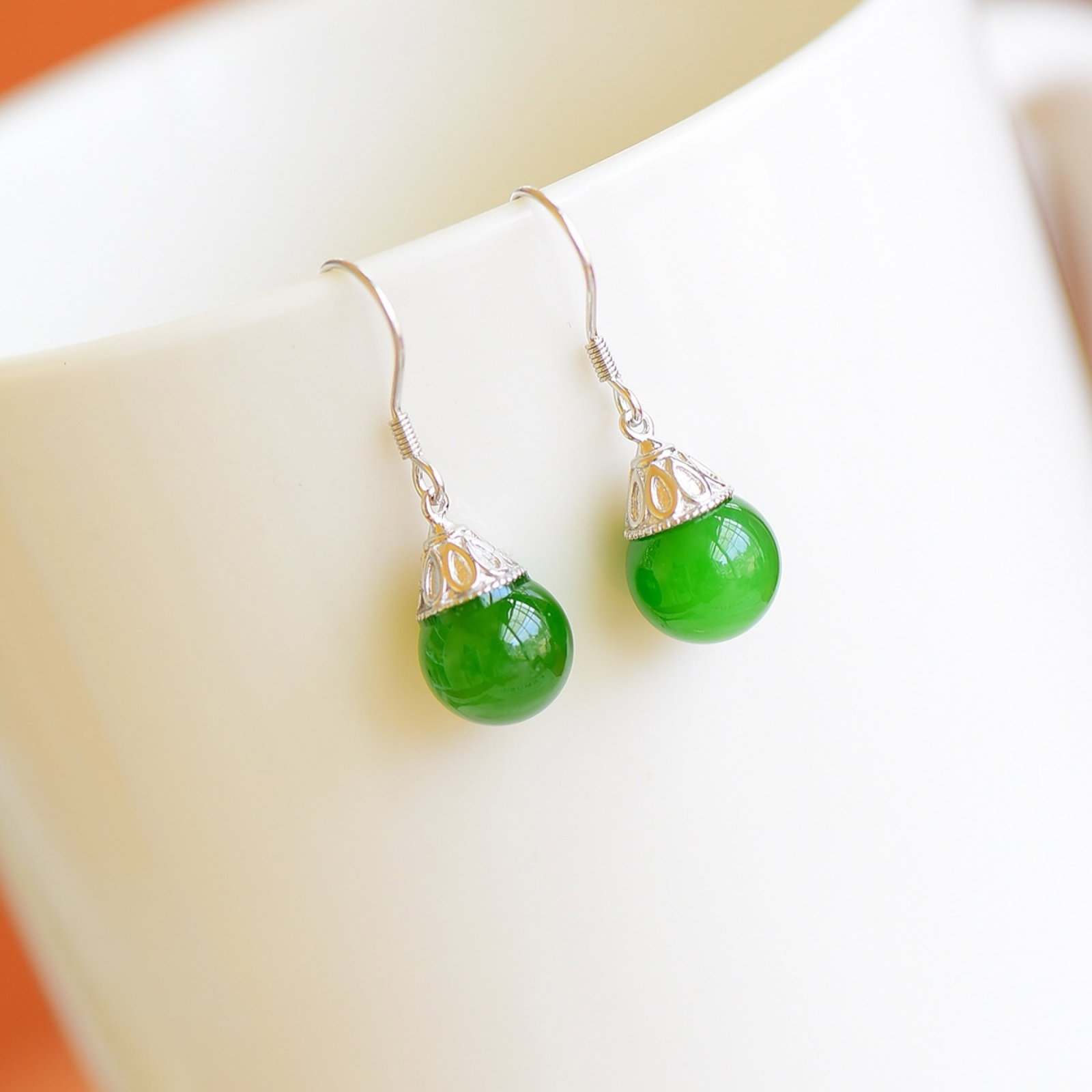 A Pair of Exquisite Sterling Silver Inlaid Jasper Earrings: A Pair of Exquisite Sterling Silver Inlaid Jasper Earrings 一对纯银镶碧玉耳环