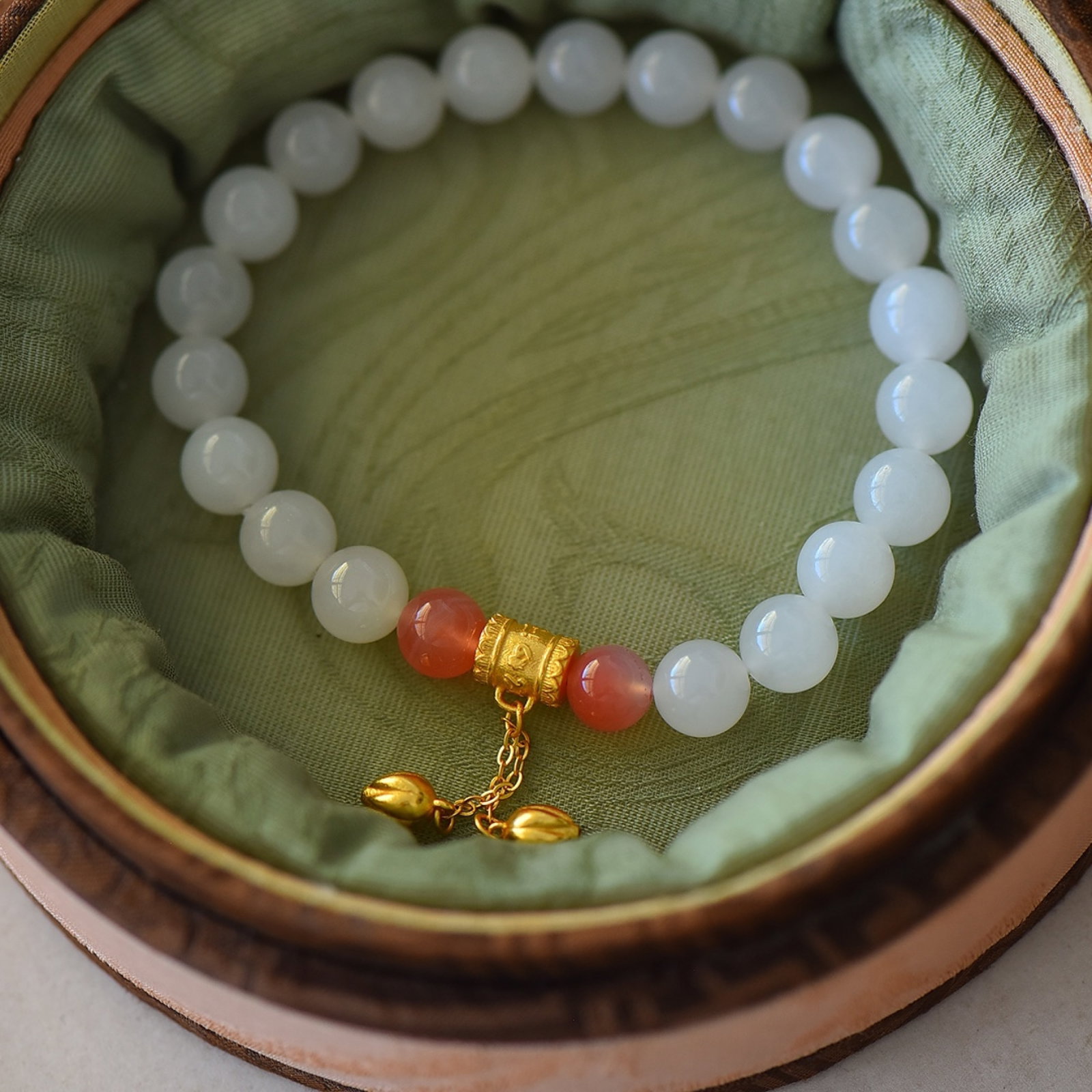 An Exquisite White Jade Bracelets: An Exquisite White Jade Bracelets,Size:8mm 白玉手串