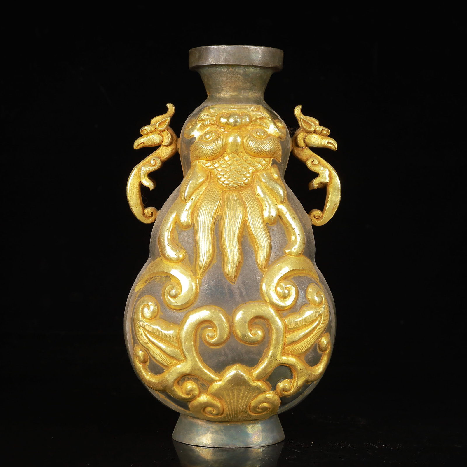An Exquisite Gilt Silver Auspicious Beast Pattern Beast-Ears Vase: An Exquisite Gilt Silver Auspicious Beast Pattern Beast-Ears Vase,Tang Dynasty,China,Zhenguan Four-Character Mark,Size:4.7inx3.5inx9.1in,Weight:600g