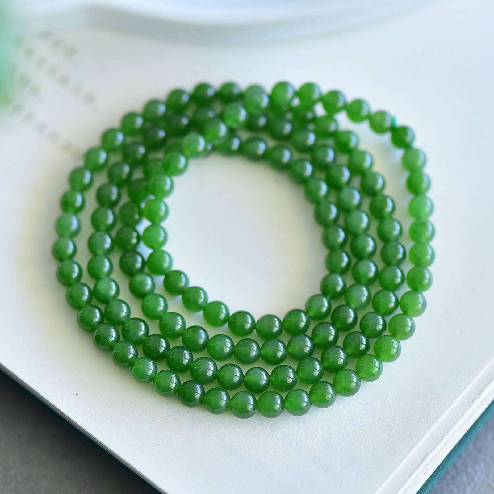 An Exquisite Jasper Bracelets: An Exquisite Jasper Bracelets,Size:5mm 寓意:吉祥如意、平安幸福。 碧玉手串